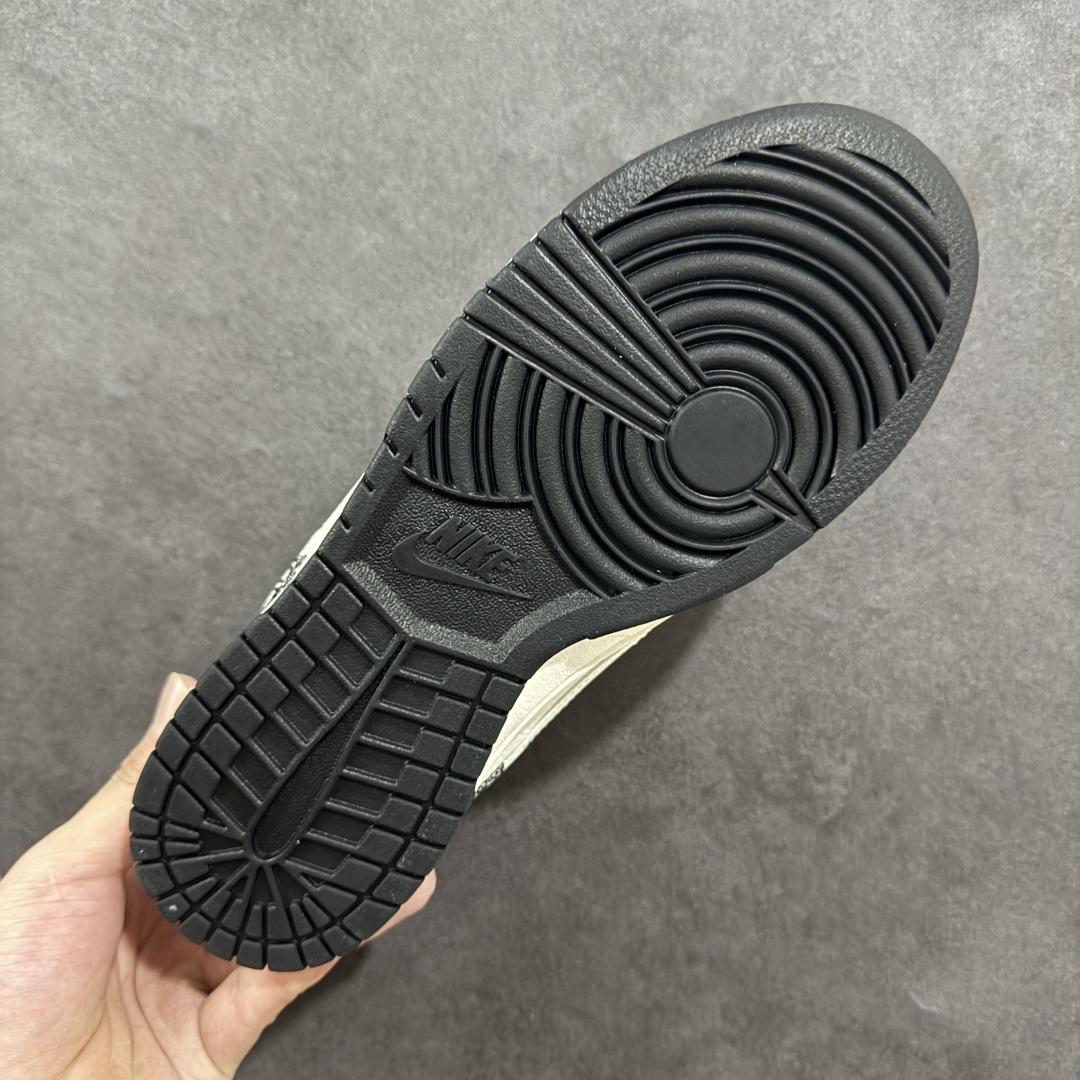  
【定制版】Nike SB Dunk Low LV联名 黑牛仔白勾勾 周年高端定制 低帮休闲板鞋 FC