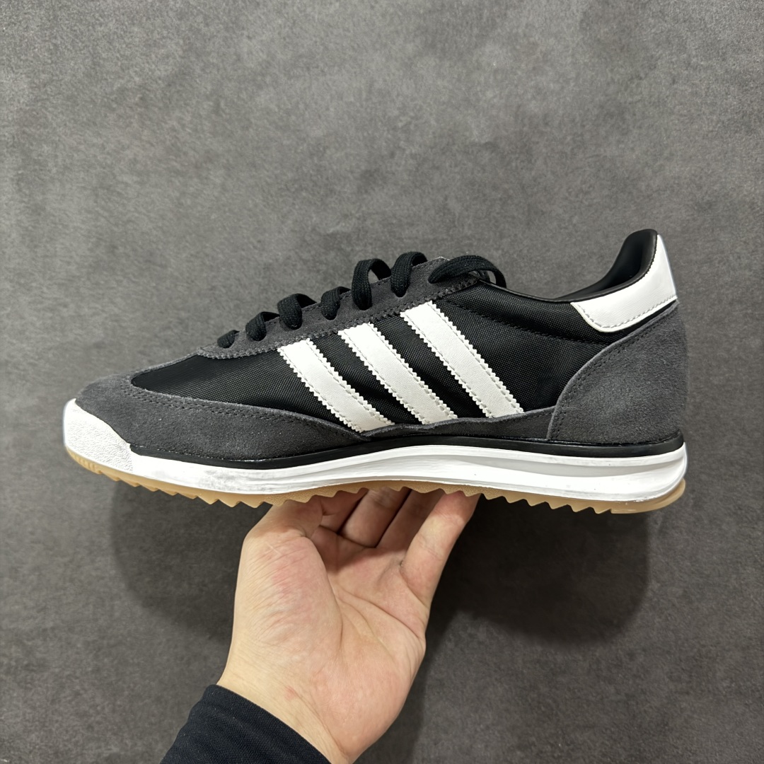 图片[2]-【公司级】adidas originals SL 72 防滑耐磨 低帮 运动休闲鞋 SL72 作为更加小众的鞋型，大面积网眼鞋面极为吸睛。 高饱和度的绿色装扮辅以橘黄色以及深棕色，拥有不错的异域风情。 鞋舌上同样带有双方品牌 LOGO，同时编织细节更为丰富，鞋舌、后跟位置均有大面积体现。 麂皮材质与网眼的组合本就具备十足的复古气质，鞋帮下方点缀的棕色压印 Wales Bonner 十分精美。 后跟收尾以皮革材质打造，搭配上编织细节，让整体具备浓厚的「手工打造」感觉，带有粗犷美学！ 货号 JI1281 尺码 36 36.5 37 38 38.5 39 40 40.5 41 42 42.5 43 44 44.5 45-选品中心