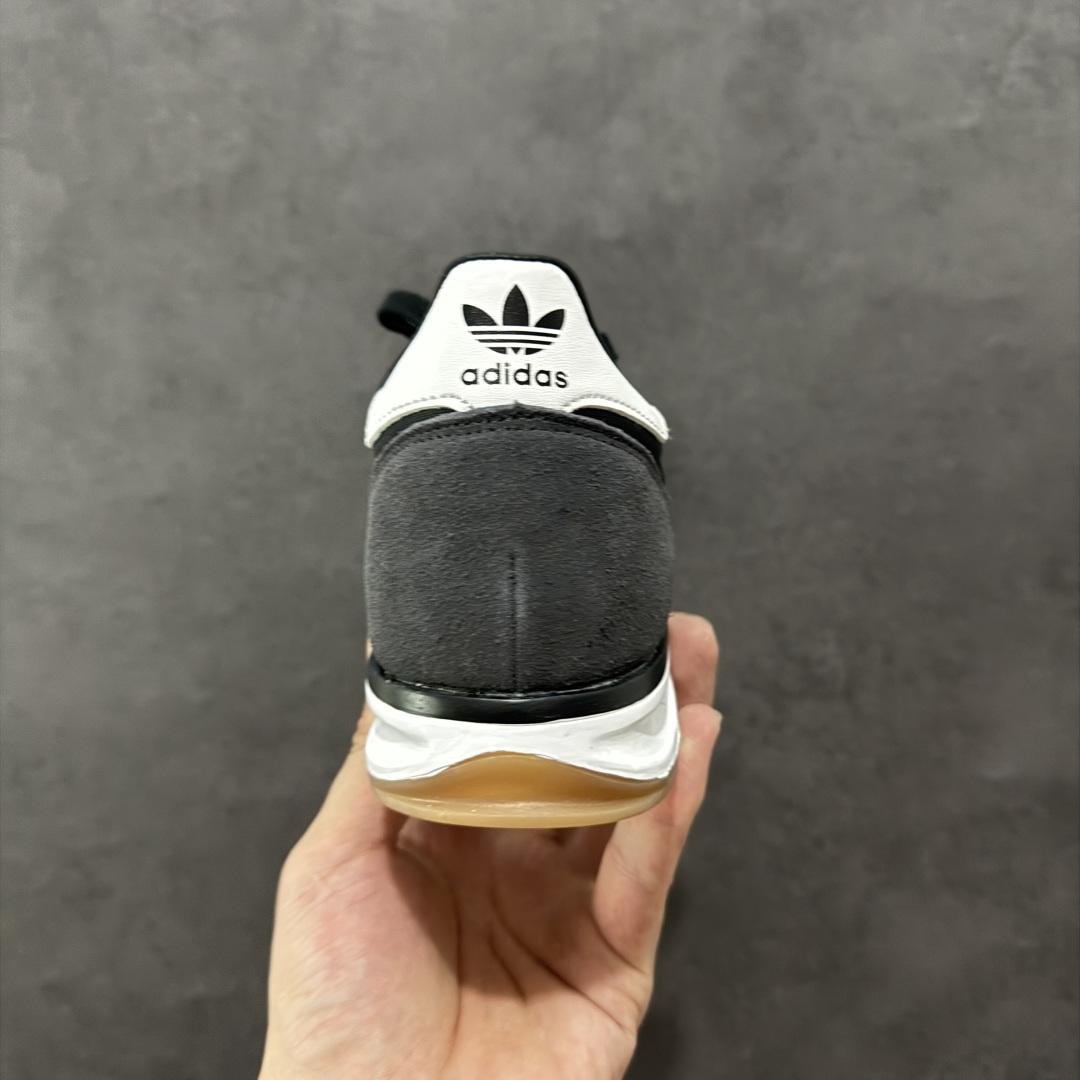 图片[4]-【公司级】adidas originals SL 72 防滑耐磨 低帮 运动休闲鞋 SL72 作为更加小众的鞋型，大面积网眼鞋面极为吸睛。 高饱和度的绿色装扮辅以橘黄色以及深棕色，拥有不错的异域风情。 鞋舌上同样带有双方品牌 LOGO，同时编织细节更为丰富，鞋舌、后跟位置均有大面积体现。 麂皮材质与网眼的组合本就具备十足的复古气质，鞋帮下方点缀的棕色压印 Wales Bonner 十分精美。 后跟收尾以皮革材质打造，搭配上编织细节，让整体具备浓厚的「手工打造」感觉，带有粗犷美学！ 货号 JI1281 尺码 36 36.5 37 38 38.5 39 40 40.5 41 42 42.5 43 44 44.5 45-选品中心