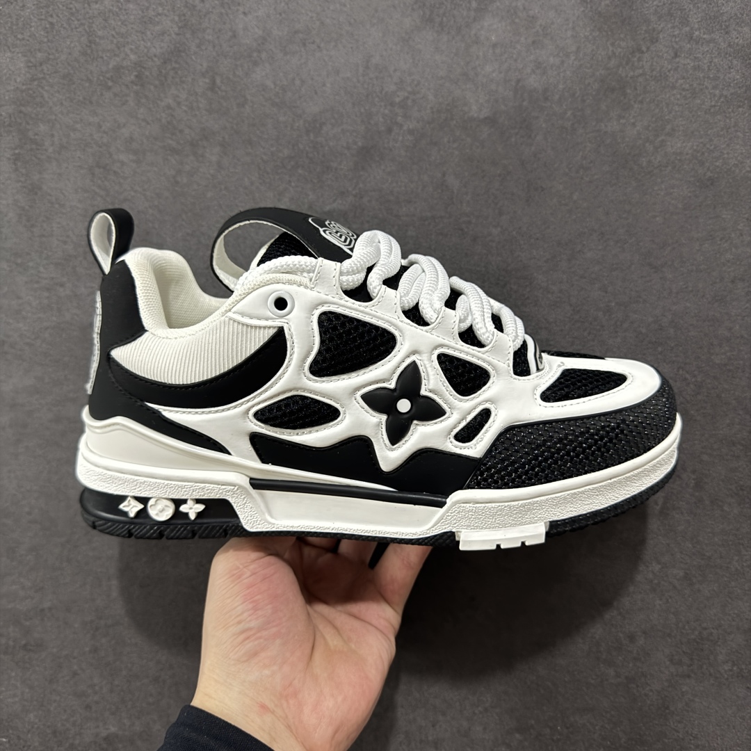 【原装礼盒版】Louis Vuitton SKATE lv路易威登系带时装走秀运动时尚板鞋 外贸零售特供批次 2023全新纸板数据 印花高频效果碾压市面 市售天花板产物 耗时半年巨作 全套原厂新版原纸板楦头开发 原厂特供皮料加持 市场所有版本中综合最强的货品 GD实力大厂出品 全网最全配色更新最快 最成熟的做工稳定的品控 完美鞋型超高的清洁度 零毛边线头瑕疵 全套原楦原纸版原鞋开模 全网最具灵魂的版型 正确原装黄色鞋盒 正确中底印花 鞋面印花3D高频深度立体 全鞋电脑针车 紧密相连 针距密度一致 环保乳胶注塑鞋垫 厚度脚感还原原版 皮面裁剪部位 统一油边封口工艺 原装橡胶大底含胶量大底组合零偏差 专柜全套包装 防尘袋 说明书 质保卡 男女鞋 尺码：35 36 37 38 39 40 41 42 43 44 45 46 47-选品中心