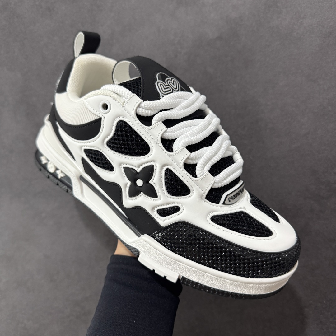 图片[3]-【原装礼盒版】Louis Vuitton SKATE lv路易威登系带时装走秀运动时尚板鞋 外贸零售特供批次 2023全新纸板数据 印花高频效果碾压市面 市售天花板产物 耗时半年巨作 全套原厂新版原纸板楦头开发 原厂特供皮料加持 市场所有版本中综合最强的货品 GD实力大厂出品 全网最全配色更新最快 最成熟的做工稳定的品控 完美鞋型超高的清洁度 零毛边线头瑕疵 全套原楦原纸版原鞋开模 全网最具灵魂的版型 正确原装黄色鞋盒 正确中底印花 鞋面印花3D高频深度立体 全鞋电脑针车 紧密相连 针距密度一致 环保乳胶注塑鞋垫 厚度脚感还原原版 皮面裁剪部位 统一油边封口工艺 原装橡胶大底含胶量大底组合零偏差 专柜全套包装 防尘袋 说明书 质保卡 男女鞋 尺码：35 36 37 38 39 40 41 42 43 44 45 46 47-选品中心