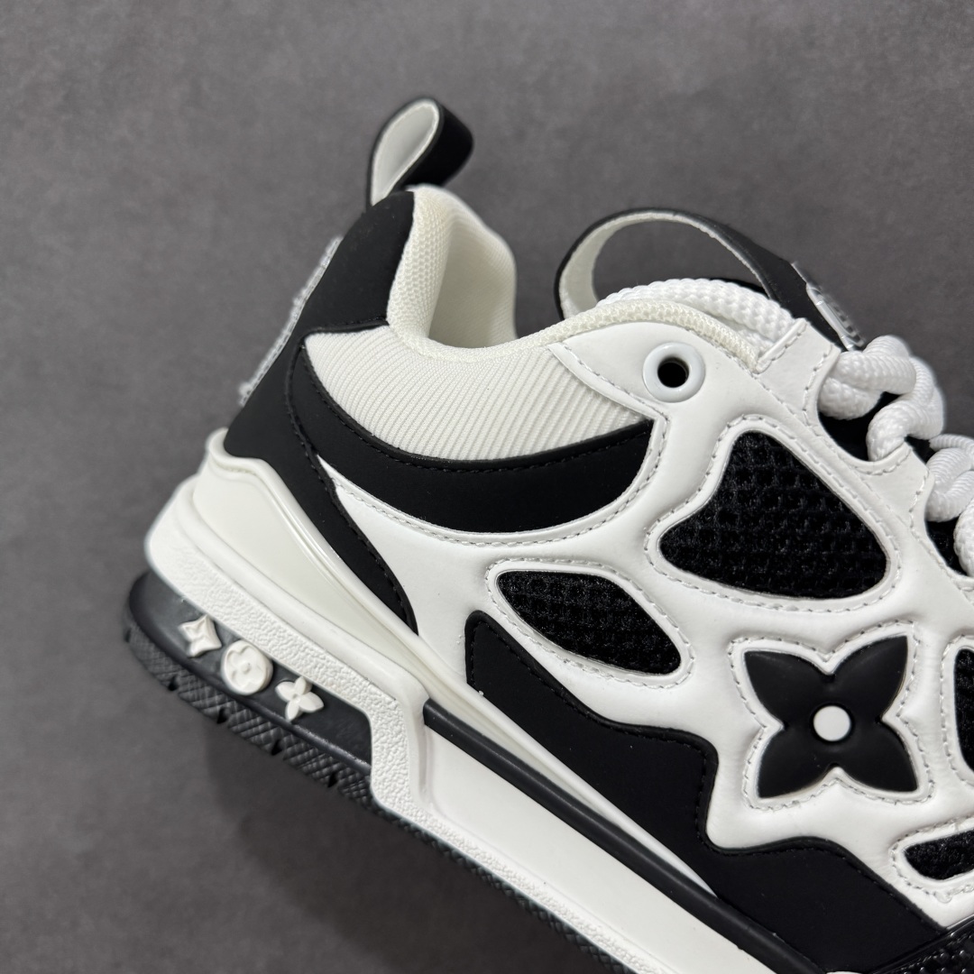 图片[6]-【原装礼盒版】Louis Vuitton SKATE lv路易威登系带时装走秀运动时尚板鞋 外贸零售特供批次 2023全新纸板数据 印花高频效果碾压市面 市售天花板产物 耗时半年巨作 全套原厂新版原纸板楦头开发 原厂特供皮料加持 市场所有版本中综合最强的货品 GD实力大厂出品 全网最全配色更新最快 最成熟的做工稳定的品控 完美鞋型超高的清洁度 零毛边线头瑕疵 全套原楦原纸版原鞋开模 全网最具灵魂的版型 正确原装黄色鞋盒 正确中底印花 鞋面印花3D高频深度立体 全鞋电脑针车 紧密相连 针距密度一致 环保乳胶注塑鞋垫 厚度脚感还原原版 皮面裁剪部位 统一油边封口工艺 原装橡胶大底含胶量大底组合零偏差 专柜全套包装 防尘袋 说明书 质保卡 男女鞋 尺码：35 36 37 38 39 40 41 42 43 44 45 46 47-选品中心