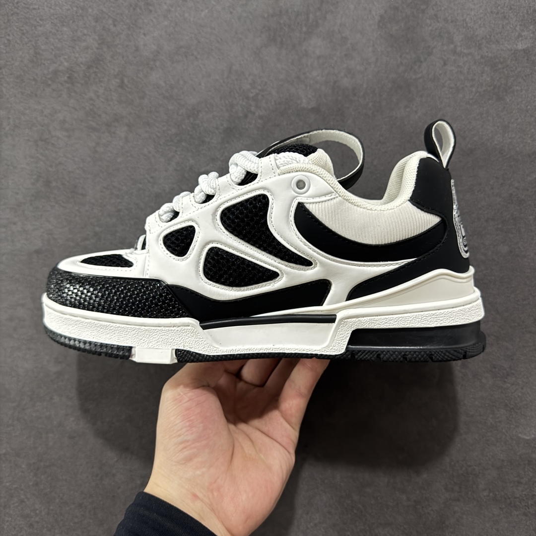 图片[2]-【原装礼盒版】Louis Vuitton SKATE lv路易威登系带时装走秀运动时尚板鞋 外贸零售特供批次 2023全新纸板数据 印花高频效果碾压市面 市售天花板产物 耗时半年巨作 全套原厂新版原纸板楦头开发 原厂特供皮料加持 市场所有版本中综合最强的货品 GD实力大厂出品 全网最全配色更新最快 最成熟的做工稳定的品控 完美鞋型超高的清洁度 零毛边线头瑕疵 全套原楦原纸版原鞋开模 全网最具灵魂的版型 正确原装黄色鞋盒 正确中底印花 鞋面印花3D高频深度立体 全鞋电脑针车 紧密相连 针距密度一致 环保乳胶注塑鞋垫 厚度脚感还原原版 皮面裁剪部位 统一油边封口工艺 原装橡胶大底含胶量大底组合零偏差 专柜全套包装 防尘袋 说明书 质保卡 男女鞋 尺码：35 36 37 38 39 40 41 42 43 44 45 46 47-选品中心