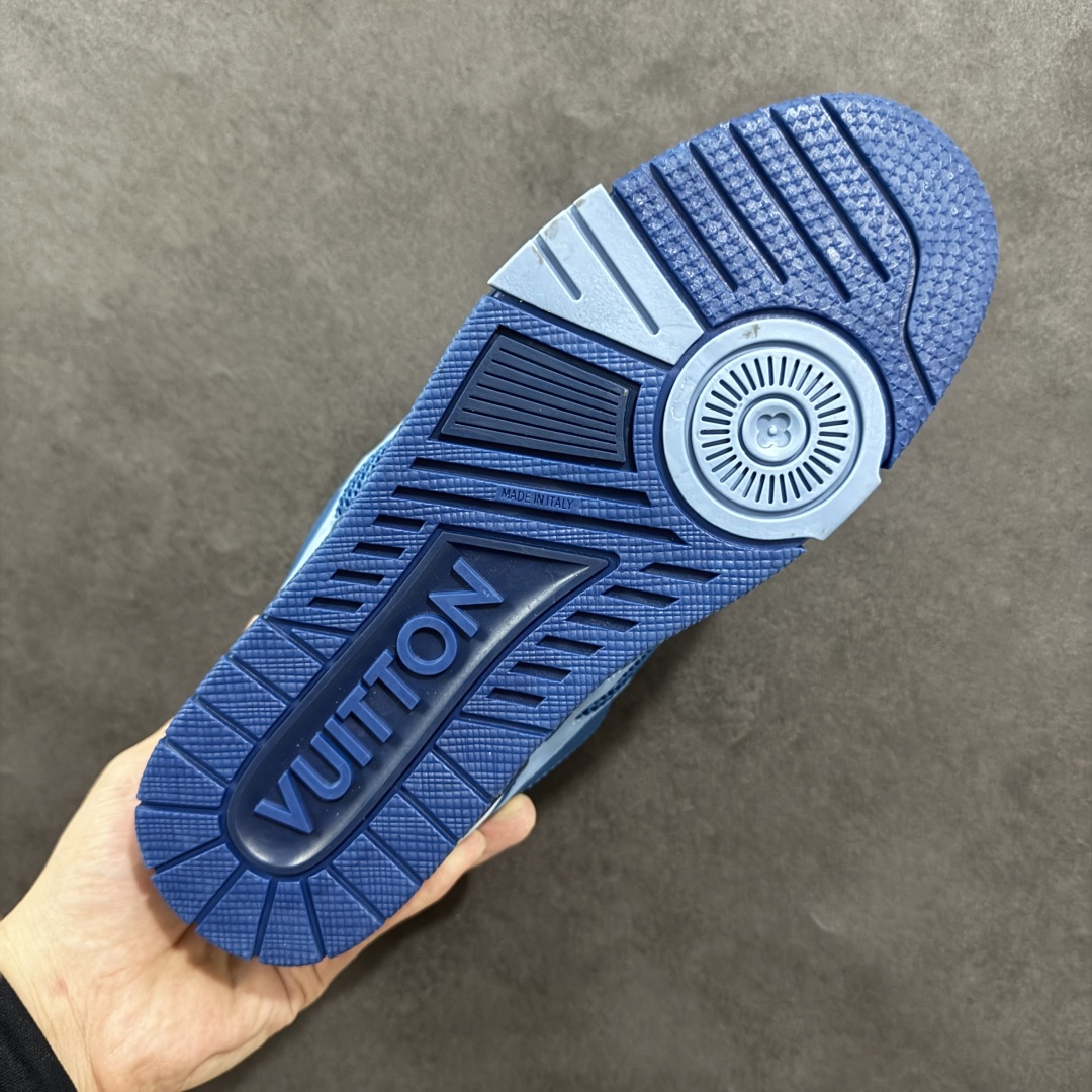 图片[9]-【原装礼盒版】Louis Vuitton SKATE lv路易威登系带时装走秀运动时尚板鞋 外贸零售特供批次 2023全新纸板数据 印花高频效果碾压市面 市售天花板产物 耗时半年巨作 全套原厂新版原纸板楦头开发 原厂特供皮料加持 市场所有版本中综合最强的货品 GD实力大厂出品 全网最全配色更新最快 最成熟的做工稳定的品控 完美鞋型超高的清洁度 零毛边线头瑕疵 全套原楦原纸版原鞋开模 全网最具灵魂的版型 正确原装黄色鞋盒 正确中底印花 鞋面印花3D高频深度立体 全鞋电脑针车 紧密相连 针距密度一致 环保乳胶注塑鞋垫 厚度脚感还原原版 皮面裁剪部位 统一油边封口工艺 原装橡胶大底含胶量大底组合零偏差 专柜全套包装 防尘袋 说明书 质保卡 男女鞋 尺码：35 36 37 38 39 40 41 42 43 44 45 46 47-选品中心