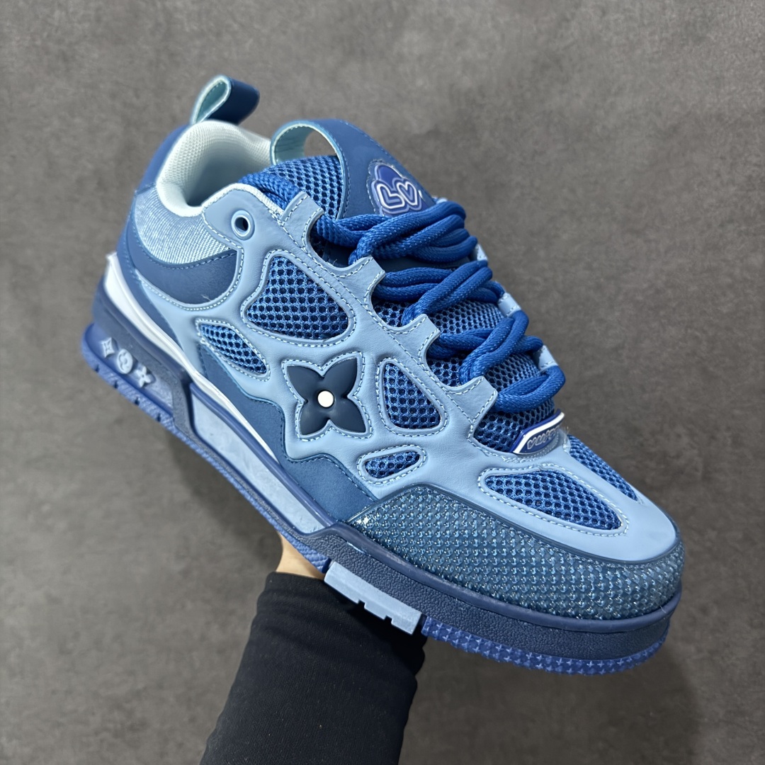 图片[3]-【原装礼盒版】Louis Vuitton SKATE lv路易威登系带时装走秀运动时尚板鞋 外贸零售特供批次 2023全新纸板数据 印花高频效果碾压市面 市售天花板产物 耗时半年巨作 全套原厂新版原纸板楦头开发 原厂特供皮料加持 市场所有版本中综合最强的货品 GD实力大厂出品 全网最全配色更新最快 最成熟的做工稳定的品控 完美鞋型超高的清洁度 零毛边线头瑕疵 全套原楦原纸版原鞋开模 全网最具灵魂的版型 正确原装黄色鞋盒 正确中底印花 鞋面印花3D高频深度立体 全鞋电脑针车 紧密相连 针距密度一致 环保乳胶注塑鞋垫 厚度脚感还原原版 皮面裁剪部位 统一油边封口工艺 原装橡胶大底含胶量大底组合零偏差 专柜全套包装 防尘袋 说明书 质保卡 男女鞋 尺码：35 36 37 38 39 40 41 42 43 44 45 46 47-选品中心