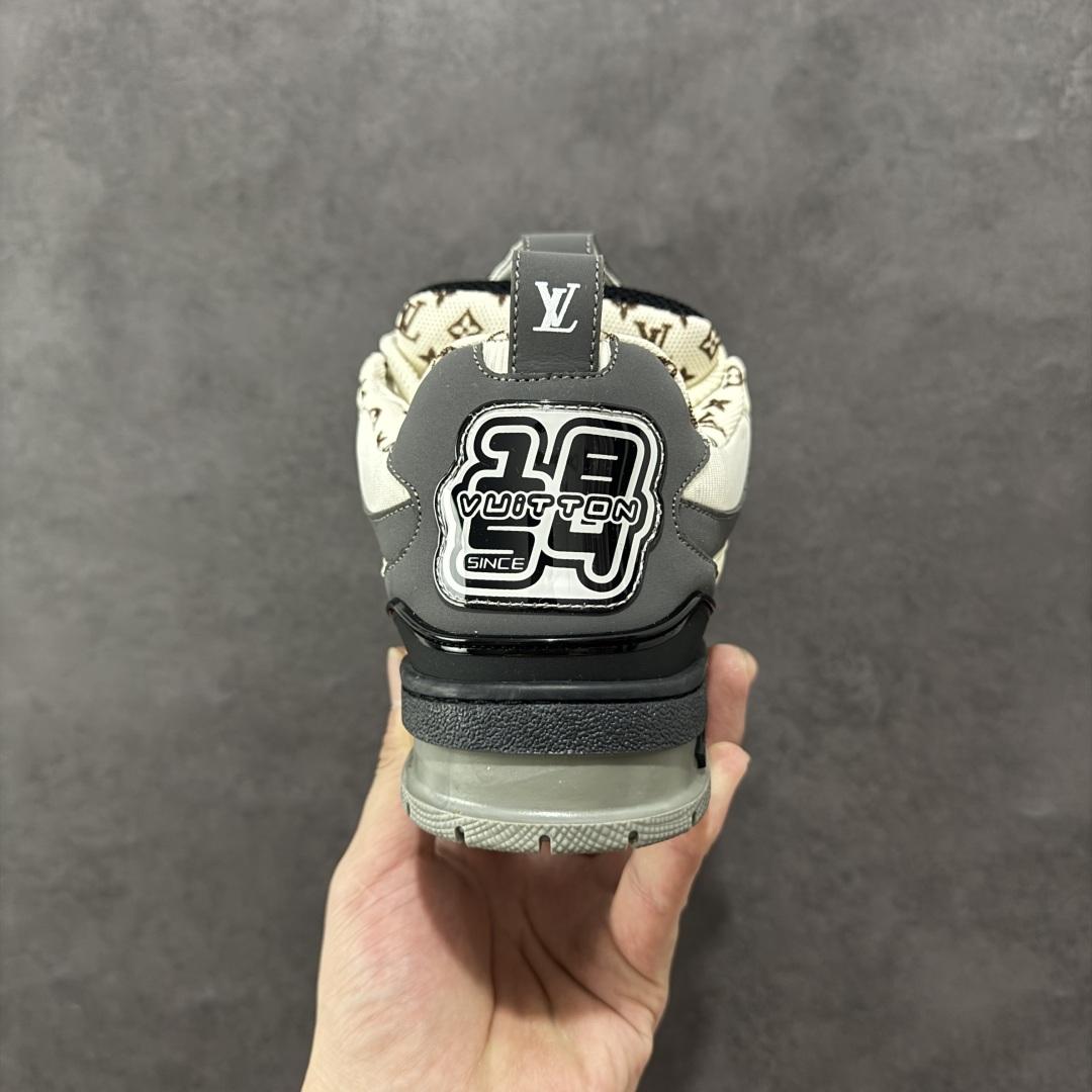 图片[4]-【原装礼盒版】Louis Vuitton SKATE lv路易威登系带时装走秀运动时尚板鞋 外贸零售特供批次 2023全新纸板数据 印花高频效果碾压市面 市售天花板产物 耗时半年巨作 全套原厂新版原纸板楦头开发 原厂特供皮料加持 市场所有版本中综合最强的货品 GD实力大厂出品 全网最全配色更新最快 最成熟的做工稳定的品控 完美鞋型超高的清洁度 零毛边线头瑕疵 全套原楦原纸版原鞋开模 全网最具灵魂的版型 正确原装黄色鞋盒 正确中底印花 鞋面印花3D高频深度立体 全鞋电脑针车 紧密相连 针距密度一致 环保乳胶注塑鞋垫 厚度脚感还原原版 皮面裁剪部位 统一油边封口工艺 原装橡胶大底含胶量大底组合零偏差 专柜全套包装 防尘袋 说明书 质保卡 男女鞋 尺码：35 36 37 38 39 40 41 42 43 44 45 46 47-选品中心