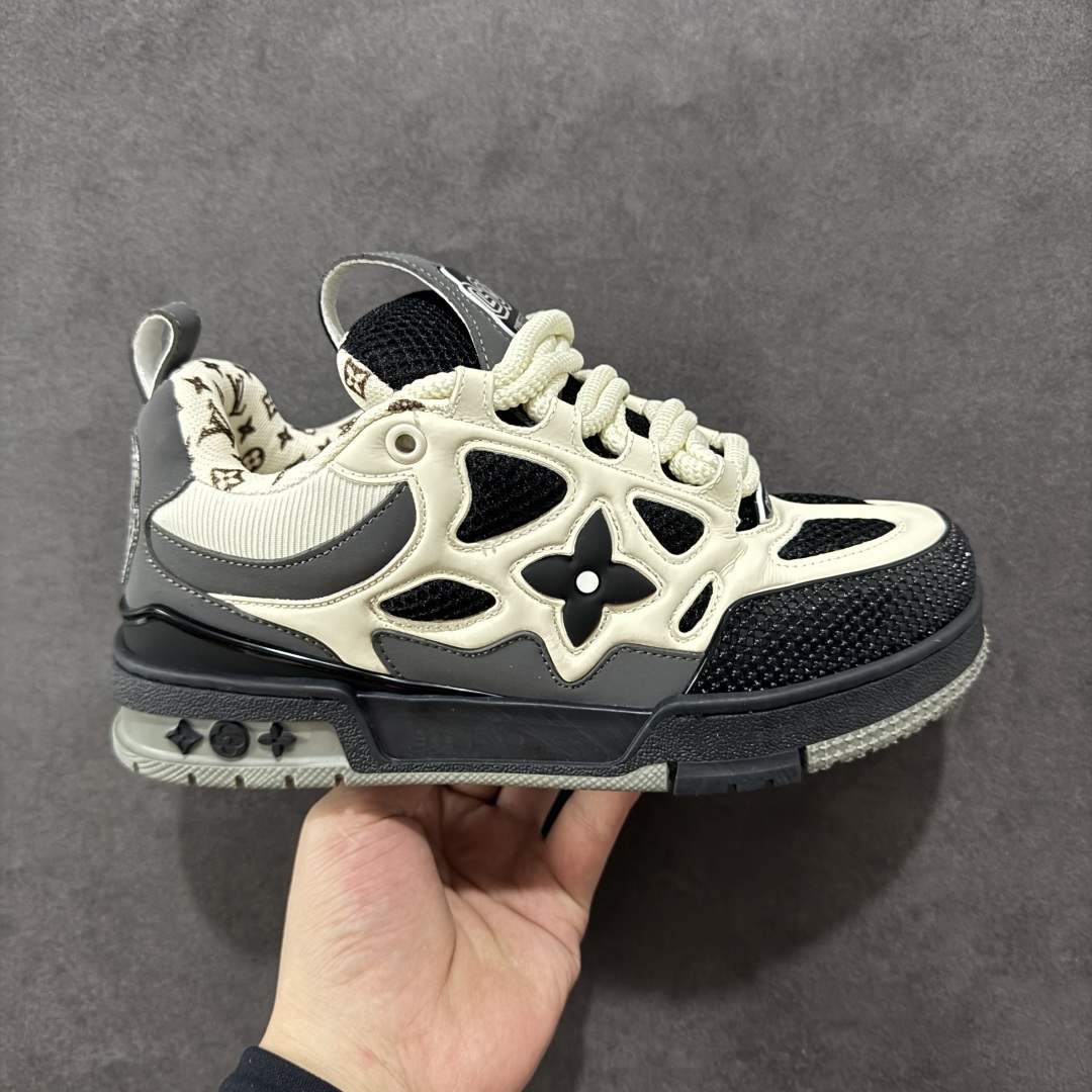 【原装礼盒版】Louis Vuitton SKATE lv路易威登系带时装走秀运动时尚板鞋 外贸零售特供批次 2023全新纸板数据 印花高频效果碾压市面 市售天花板产物 耗时半年巨作 全套原厂新版原纸板楦头开发 原厂特供皮料加持 市场所有版本中综合最强的货品 GD实力大厂出品 全网最全配色更新最快 最成熟的做工稳定的品控 完美鞋型超高的清洁度 零毛边线头瑕疵 全套原楦原纸版原鞋开模 全网最具灵魂的版型 正确原装黄色鞋盒 正确中底印花 鞋面印花3D高频深度立体 全鞋电脑针车 紧密相连 针距密度一致 环保乳胶注塑鞋垫 厚度脚感还原原版 皮面裁剪部位 统一油边封口工艺 原装橡胶大底含胶量大底组合零偏差 专柜全套包装 防尘袋 说明书 质保卡 男女鞋 尺码：35 36 37 38 39 40 41 42 43 44 45 46 47-选品中心