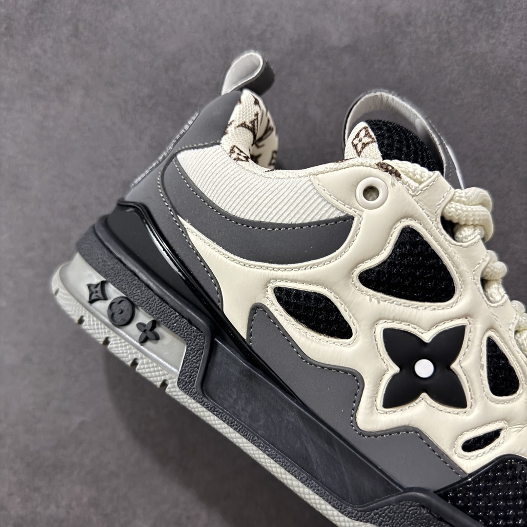 图片[6]-【原装礼盒版】Louis Vuitton SKATE lv路易威登系带时装走秀运动时尚板鞋 外贸零售特供批次 2023全新纸板数据 印花高频效果碾压市面 市售天花板产物 耗时半年巨作 全套原厂新版原纸板楦头开发 原厂特供皮料加持 市场所有版本中综合最强的货品 GD实力大厂出品 全网最全配色更新最快 最成熟的做工稳定的品控 完美鞋型超高的清洁度 零毛边线头瑕疵 全套原楦原纸版原鞋开模 全网最具灵魂的版型 正确原装黄色鞋盒 正确中底印花 鞋面印花3D高频深度立体 全鞋电脑针车 紧密相连 针距密度一致 环保乳胶注塑鞋垫 厚度脚感还原原版 皮面裁剪部位 统一油边封口工艺 原装橡胶大底含胶量大底组合零偏差 专柜全套包装 防尘袋 说明书 质保卡 男女鞋 尺码：35 36 37 38 39 40 41 42 43 44 45 46 47-选品中心