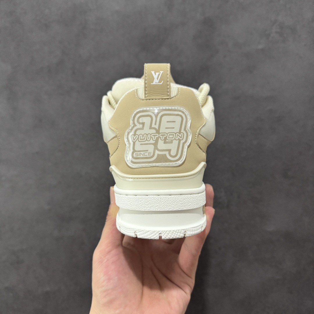 图片[4]-【原装礼盒版】Louis Vuitton SKATE lv路易威登系带时装走秀运动时尚板鞋 外贸零售特供批次 2023全新纸板数据 印花高频效果碾压市面 市售天花板产物 耗时半年巨作 全套原厂新版原纸板楦头开发 原厂特供皮料加持 市场所有版本中综合最强的货品 GD实力大厂出品 全网最全配色更新最快 最成熟的做工稳定的品控 完美鞋型超高的清洁度 零毛边线头瑕疵 全套原楦原纸版原鞋开模 全网最具灵魂的版型 正确原装黄色鞋盒 正确中底印花 鞋面印花3D高频深度立体 全鞋电脑针车 紧密相连 针距密度一致 环保乳胶注塑鞋垫 厚度脚感还原原版 皮面裁剪部位 统一油边封口工艺 原装橡胶大底含胶量大底组合零偏差 专柜全套包装 防尘袋 说明书 质保卡 男女鞋 尺码：35 36 37 38 39 40 41 42 43 44 45 46 47-选品中心