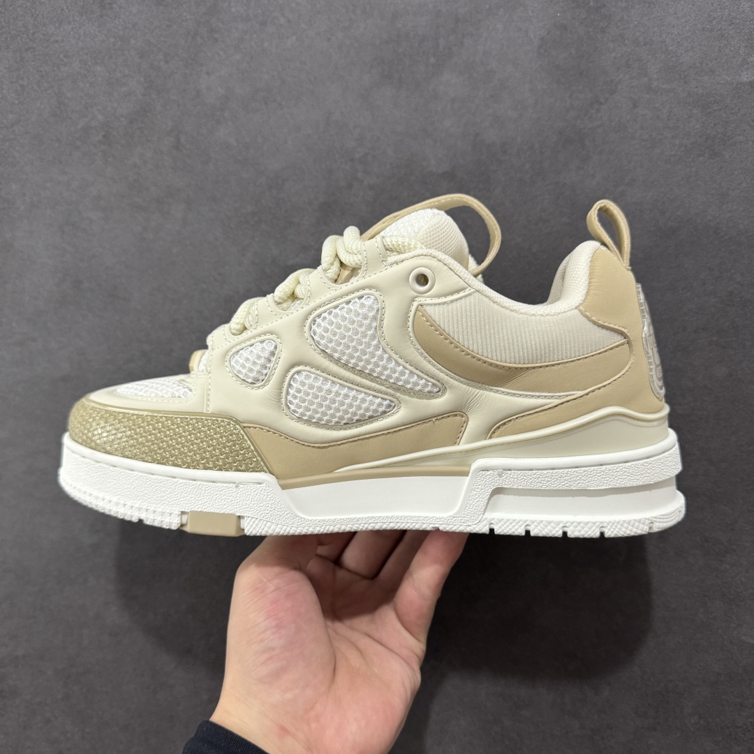 图片[2]-【原装礼盒版】Louis Vuitton SKATE lv路易威登系带时装走秀运动时尚板鞋 外贸零售特供批次 2023全新纸板数据 印花高频效果碾压市面 市售天花板产物 耗时半年巨作 全套原厂新版原纸板楦头开发 原厂特供皮料加持 市场所有版本中综合最强的货品 GD实力大厂出品 全网最全配色更新最快 最成熟的做工稳定的品控 完美鞋型超高的清洁度 零毛边线头瑕疵 全套原楦原纸版原鞋开模 全网最具灵魂的版型 正确原装黄色鞋盒 正确中底印花 鞋面印花3D高频深度立体 全鞋电脑针车 紧密相连 针距密度一致 环保乳胶注塑鞋垫 厚度脚感还原原版 皮面裁剪部位 统一油边封口工艺 原装橡胶大底含胶量大底组合零偏差 专柜全套包装 防尘袋 说明书 质保卡 男女鞋 尺码：35 36 37 38 39 40 41 42 43 44 45 46 47-选品中心