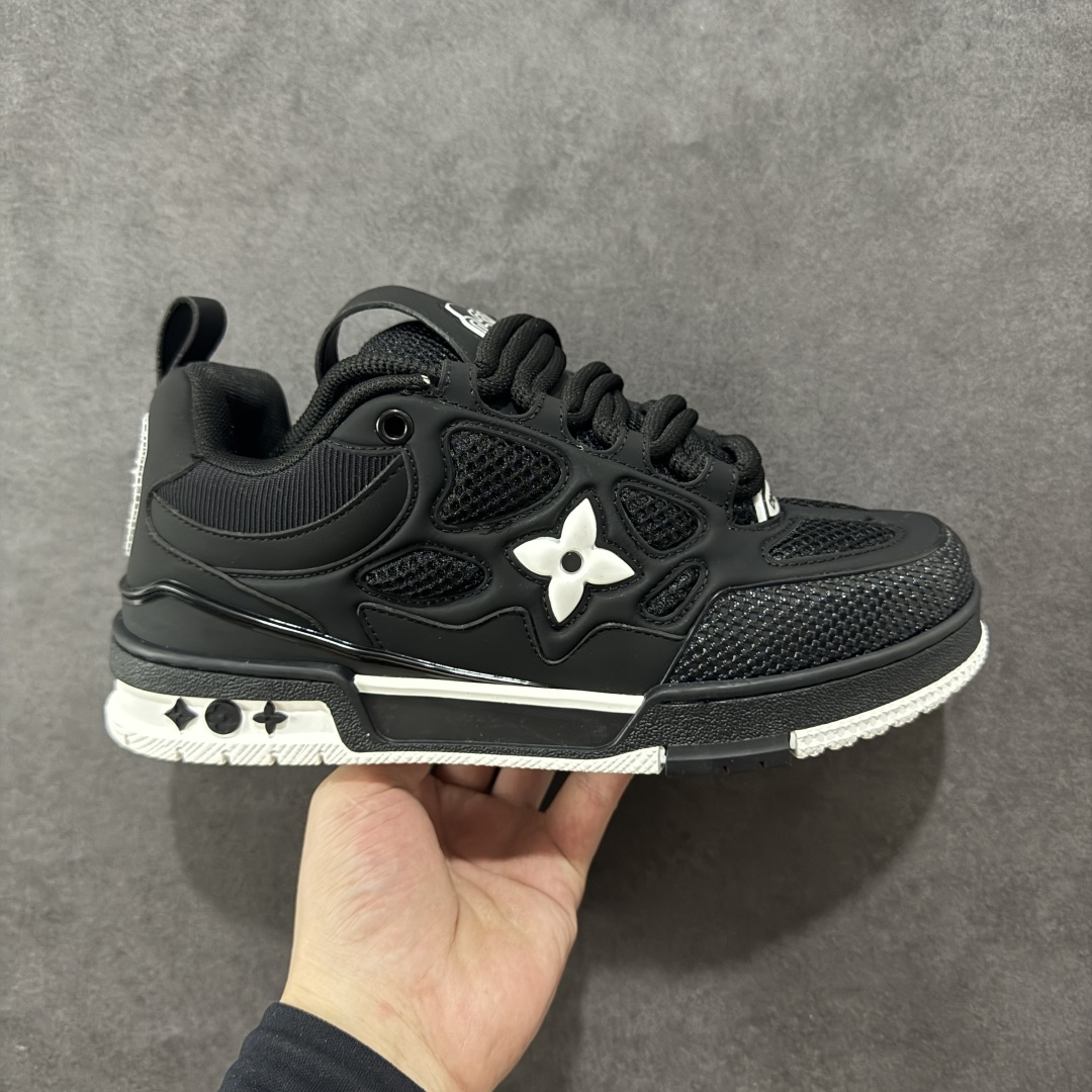 【原装礼盒版】Louis Vuitton SKATE lv路易威登系带时装走秀运动时尚板鞋 外贸零售特供批次 2023全新纸板数据 印花高频效果碾压市面 市售天花板产物 耗时半年巨作 全套原厂新版原纸板楦头开发 原厂特供皮料加持 市场所有版本中综合最强的货品 GD实力大厂出品 全网最全配色更新最快 最成熟的做工稳定的品控 完美鞋型超高的清洁度 零毛边线头瑕疵 全套原楦原纸版原鞋开模 全网最具灵魂的版型 正确原装黄色鞋盒 正确中底印花 鞋面印花3D高频深度立体 全鞋电脑针车 紧密相连 针距密度一致 环保乳胶注塑鞋垫 厚度脚感还原原版 皮面裁剪部位 统一油边封口工艺 原装橡胶大底含胶量大底组合零偏差 专柜全套包装 防尘袋 说明书 质保卡 男女鞋 尺码：35 36 37 38 39 40 41 42 43 44 45 46 47-选品中心