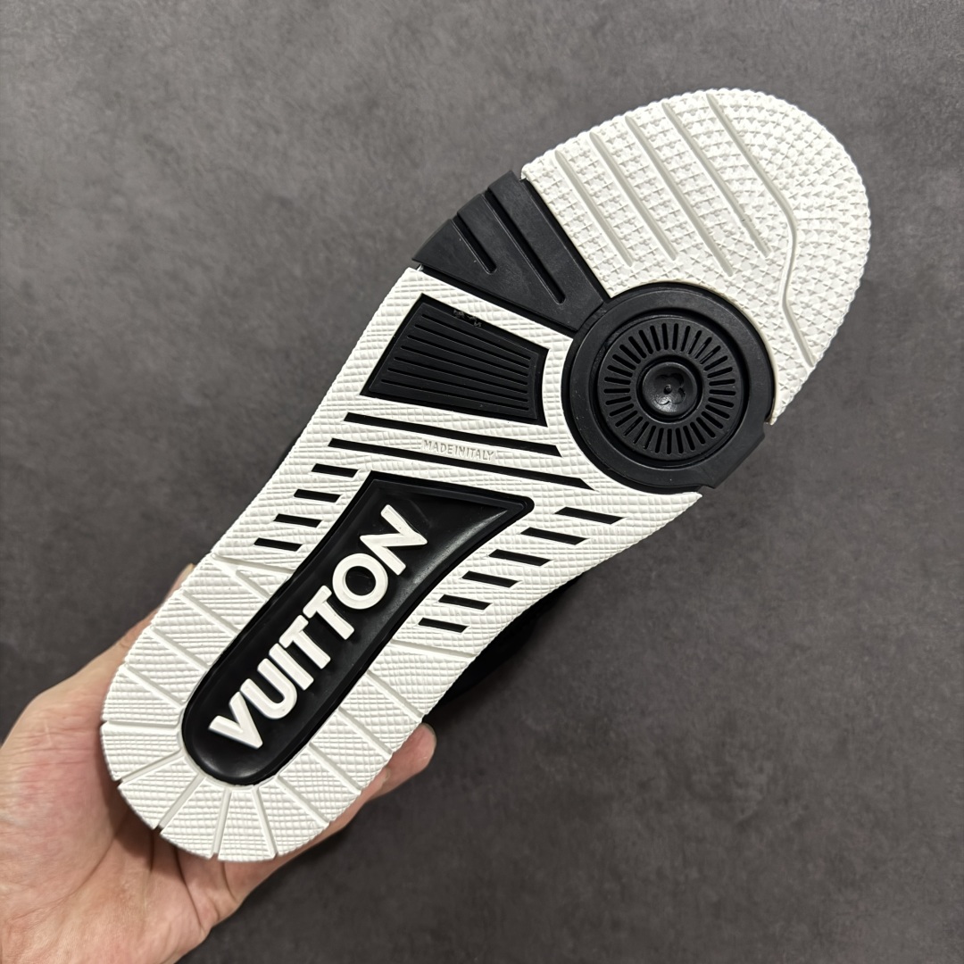 图片[9]-【原装礼盒版】Louis Vuitton SKATE lv路易威登系带时装走秀运动时尚板鞋 外贸零售特供批次 2023全新纸板数据 印花高频效果碾压市面 市售天花板产物 耗时半年巨作 全套原厂新版原纸板楦头开发 原厂特供皮料加持 市场所有版本中综合最强的货品 GD实力大厂出品 全网最全配色更新最快 最成熟的做工稳定的品控 完美鞋型超高的清洁度 零毛边线头瑕疵 全套原楦原纸版原鞋开模 全网最具灵魂的版型 正确原装黄色鞋盒 正确中底印花 鞋面印花3D高频深度立体 全鞋电脑针车 紧密相连 针距密度一致 环保乳胶注塑鞋垫 厚度脚感还原原版 皮面裁剪部位 统一油边封口工艺 原装橡胶大底含胶量大底组合零偏差 专柜全套包装 防尘袋 说明书 质保卡 男女鞋 尺码：35 36 37 38 39 40 41 42 43 44 45 46 47-选品中心