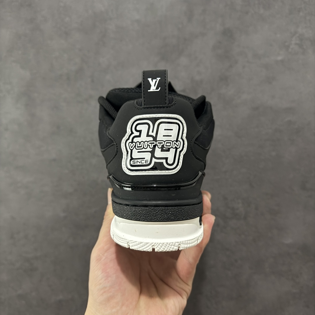 图片[4]-【原装礼盒版】Louis Vuitton SKATE lv路易威登系带时装走秀运动时尚板鞋 外贸零售特供批次 2023全新纸板数据 印花高频效果碾压市面 市售天花板产物 耗时半年巨作 全套原厂新版原纸板楦头开发 原厂特供皮料加持 市场所有版本中综合最强的货品 GD实力大厂出品 全网最全配色更新最快 最成熟的做工稳定的品控 完美鞋型超高的清洁度 零毛边线头瑕疵 全套原楦原纸版原鞋开模 全网最具灵魂的版型 正确原装黄色鞋盒 正确中底印花 鞋面印花3D高频深度立体 全鞋电脑针车 紧密相连 针距密度一致 环保乳胶注塑鞋垫 厚度脚感还原原版 皮面裁剪部位 统一油边封口工艺 原装橡胶大底含胶量大底组合零偏差 专柜全套包装 防尘袋 说明书 质保卡 男女鞋 尺码：35 36 37 38 39 40 41 42 43 44 45 46 47-选品中心