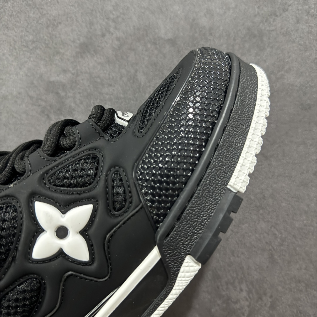 图片[5]-【原装礼盒版】Louis Vuitton SKATE lv路易威登系带时装走秀运动时尚板鞋 外贸零售特供批次 2023全新纸板数据 印花高频效果碾压市面 市售天花板产物 耗时半年巨作 全套原厂新版原纸板楦头开发 原厂特供皮料加持 市场所有版本中综合最强的货品 GD实力大厂出品 全网最全配色更新最快 最成熟的做工稳定的品控 完美鞋型超高的清洁度 零毛边线头瑕疵 全套原楦原纸版原鞋开模 全网最具灵魂的版型 正确原装黄色鞋盒 正确中底印花 鞋面印花3D高频深度立体 全鞋电脑针车 紧密相连 针距密度一致 环保乳胶注塑鞋垫 厚度脚感还原原版 皮面裁剪部位 统一油边封口工艺 原装橡胶大底含胶量大底组合零偏差 专柜全套包装 防尘袋 说明书 质保卡 男女鞋 尺码：35 36 37 38 39 40 41 42 43 44 45 46 47-选品中心