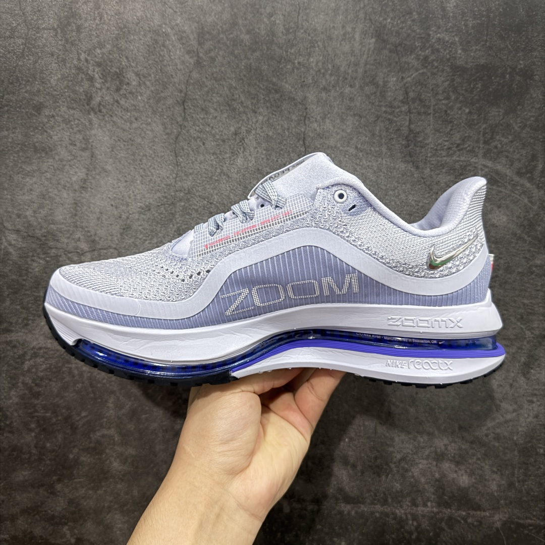 图片[2]-【H11纯原】Nike Pegasus Premium Airscape 舒适百搭减震防滑耐磨透气 低帮跑步鞋     低帮跑步鞋，浅紫配色，简约又不失活力，上脚超吸睛。  它不仅颜值高，性能更是一绝！  全掌气垫科技，减震防滑超耐磨，每一步都能感受到强劲回弹，给双脚舒适支撑。  透气鞋面，跑步时双脚也能自由呼吸。    #独家原包 原底原料 开模打造  #原厂鞋标 高精密准度  #原楦原纸板开发 匹配原版98%以上  #后跟弧度 正确呈现  #原厂皮料 质感无敌  #皮料切割干净 无任何毛边 清洁度细节完美    货号：HQ2592-004    尺码：36 36.5 37.5 38 38.5 39 40 40.5 41 42 42.5 43 44 45 46-选品中心