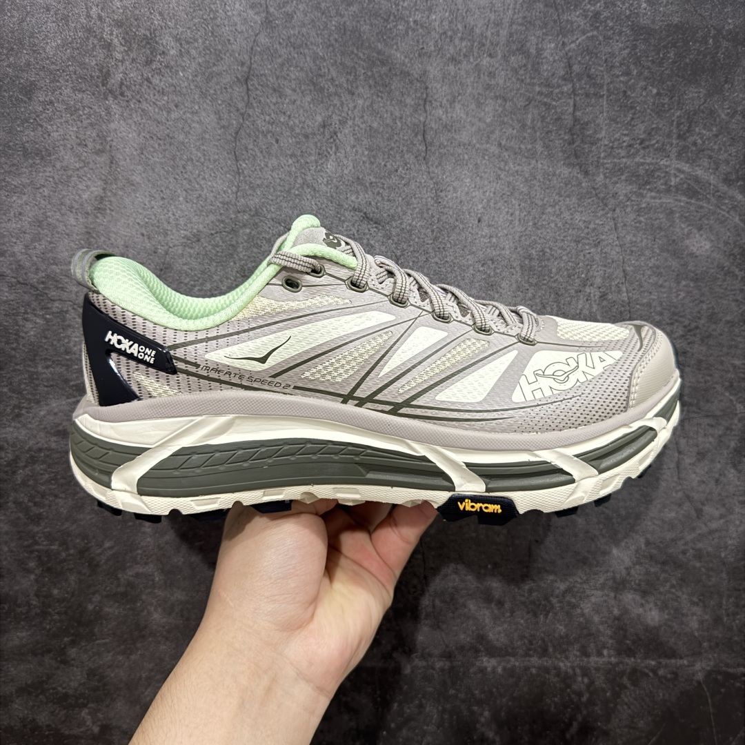 【GX越南版】HOKA ONE ONE Mafate Speed 2 Low 玛法特2代系列低帮轻量户外越野休闲运动慢跑鞋 上脚赞到报爆 轻盈舒适 鞋面采用超轻的无缝架构 轻薄的TPU贴在透气的鞋面材料上 减轻重量同时也保证了支撑性 鞋底采用滚动平衡技术 引导跑者回归自然步态 祖传的神奇EVA材质中底依旧是一如既往地表现优秀 能提供充足的缓震 作为HOKA家的越野跑鞋 VIBRAM 橡胶大底也是必不可少的 即便在复杂湿滑的地形 依旧能有良好的抓地力及稳定性 鞋带采用了弹性不易松脱的扁宽弹性鞋带 前掌与中掌部分也进行了加宽 也更加适合亚洲人的脚型 是一款十分全面且足够强悍的户外硬核越野鞋 日常搭配的话短裤是基本不挑 阔腿裤 工装裤以及各种长筒牛仔裤都可以 尺码:36 36.5 37.5 38 38.5 39 40 40.5 41 42 42.5 43 44 44.5 45-选品中心