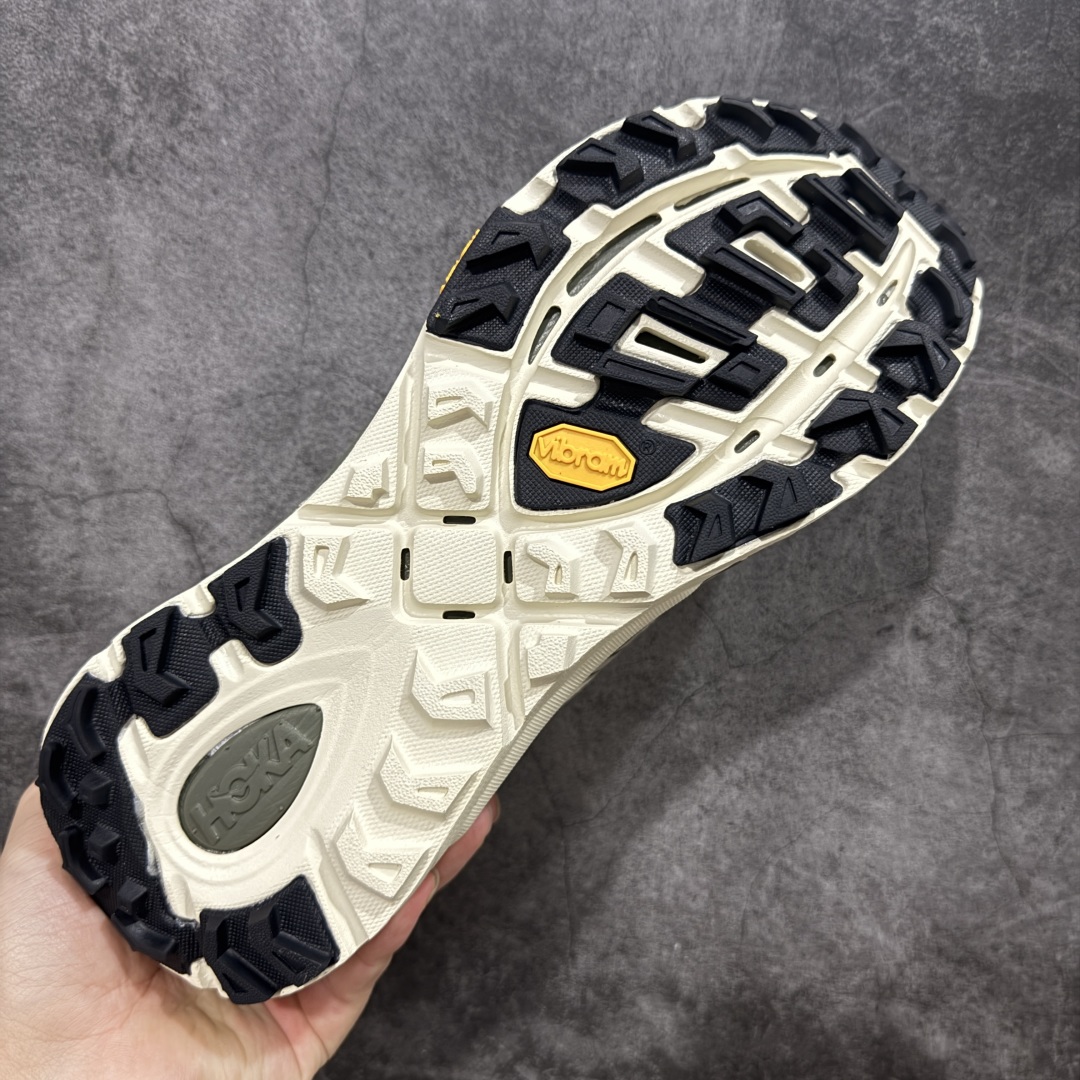 图片[9]-【GX越南版】HOKA ONE ONE Mafate Speed 2 Low 玛法特2代系列低帮轻量户外越野休闲运动慢跑鞋 上脚赞到报爆 轻盈舒适 鞋面采用超轻的无缝架构 轻薄的TPU贴在透气的鞋面材料上 减轻重量同时也保证了支撑性 鞋底采用滚动平衡技术 引导跑者回归自然步态 祖传的神奇EVA材质中底依旧是一如既往地表现优秀 能提供充足的缓震 作为HOKA家的越野跑鞋 VIBRAM 橡胶大底也是必不可少的 即便在复杂湿滑的地形 依旧能有良好的抓地力及稳定性 鞋带采用了弹性不易松脱的扁宽弹性鞋带 前掌与中掌部分也进行了加宽 也更加适合亚洲人的脚型 是一款十分全面且足够强悍的户外硬核越野鞋 日常搭配的话短裤是基本不挑 阔腿裤 工装裤以及各种长筒牛仔裤都可以 尺码：36 36.5 37.5 38 38.5 39 40 40.5 41 42 42.5 43 44 44.5 45-选品中心