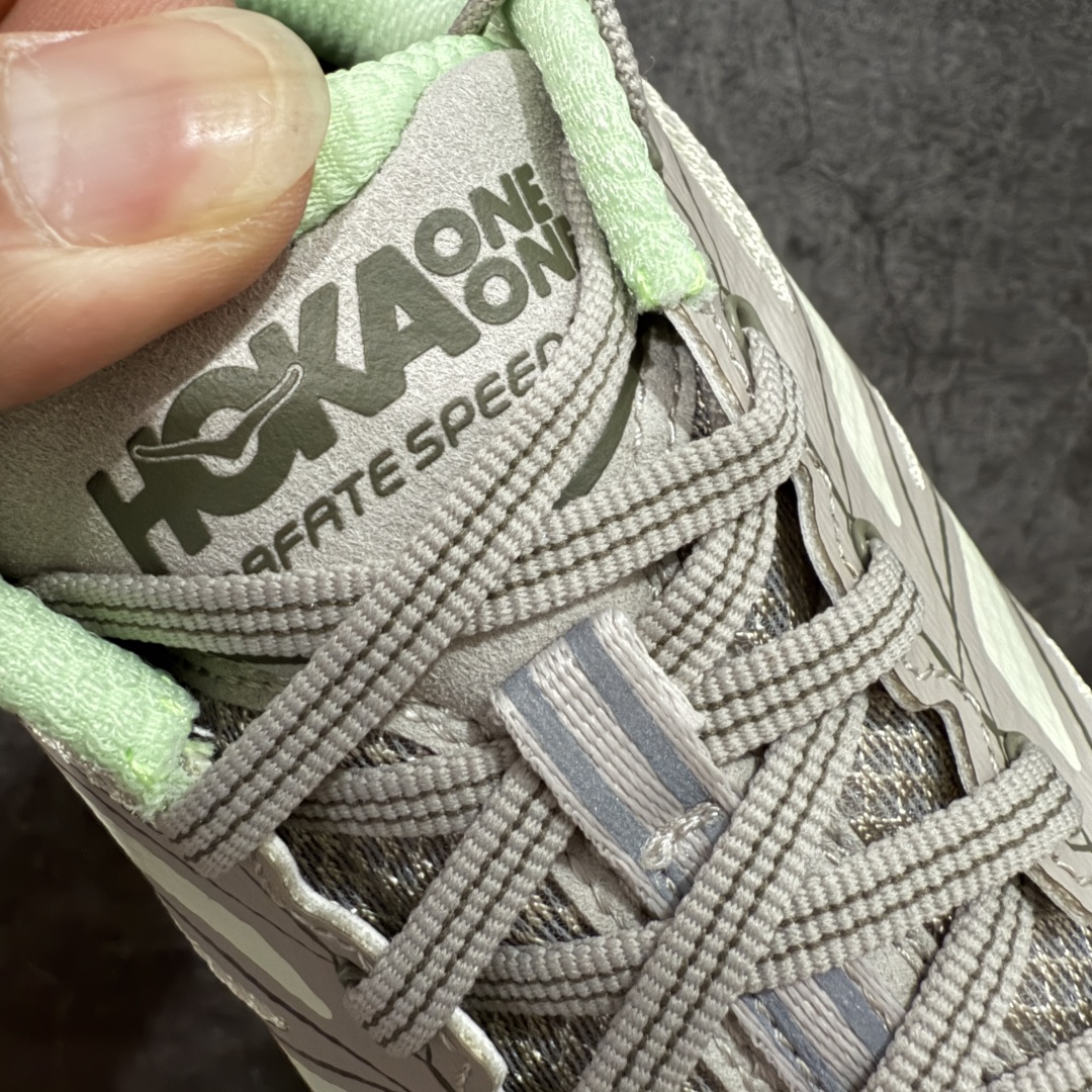 图片[6]-【GX越南版】HOKA ONE ONE Mafate Speed 2 Low 玛法特2代系列低帮轻量户外越野休闲运动慢跑鞋 上脚赞到报爆 轻盈舒适 鞋面采用超轻的无缝架构 轻薄的TPU贴在透气的鞋面材料上 减轻重量同时也保证了支撑性 鞋底采用滚动平衡技术 引导跑者回归自然步态 祖传的神奇EVA材质中底依旧是一如既往地表现优秀 能提供充足的缓震 作为HOKA家的越野跑鞋 VIBRAM 橡胶大底也是必不可少的 即便在复杂湿滑的地形 依旧能有良好的抓地力及稳定性 鞋带采用了弹性不易松脱的扁宽弹性鞋带 前掌与中掌部分也进行了加宽 也更加适合亚洲人的脚型 是一款十分全面且足够强悍的户外硬核越野鞋 日常搭配的话短裤是基本不挑 阔腿裤 工装裤以及各种长筒牛仔裤都可以 尺码：36 36.5 37.5 38 38.5 39 40 40.5 41 42 42.5 43 44 44.5 45-选品中心