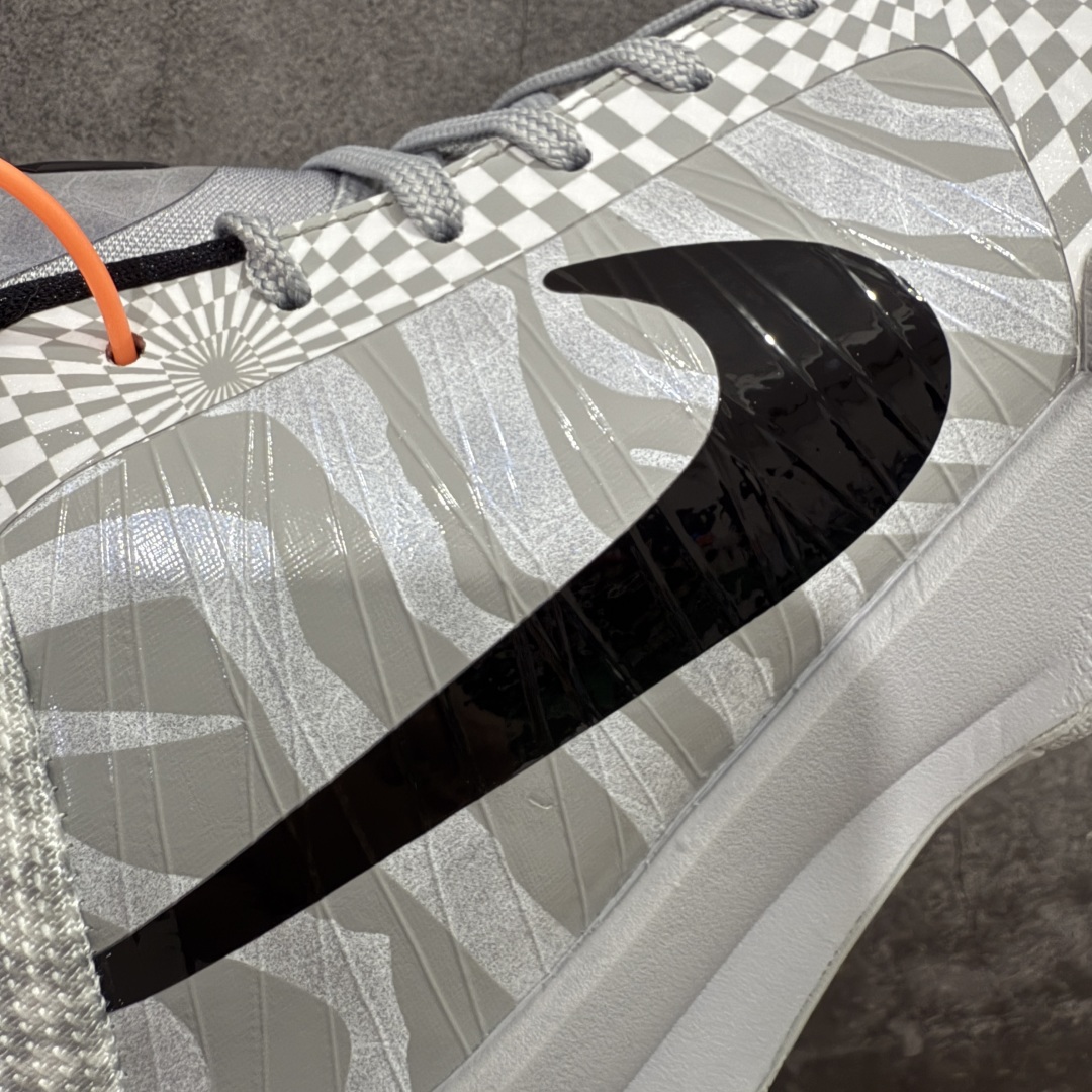 图片[3]-【Star版本】Nike Zoom Kobe 5 Protro \”Zebra\” 白灰斑马 货号：CD4991-003 完美复刻公司货 前掌超大Zoom Turbo气垫 后掌EVA缓震 真正的原汁原味 还原ZP脚感 全身鞋材卡料色独家定制 唯一正确喷漆工艺Swoosh 正确凹凸蛇鳞工艺 正确鞋面渐变效果 内全置真动飞态线 独立原厂模具 最大尺码达到48.5码 首批不拼图大几率过验 亲测已过 支持各种高强度实战 无需担心 上脚价 补货周期极长 脚宽建议买大半码 科比系列前掌偏窄 不影响二次销售 支持七天无理由退换 尺码：40 40.5 41 42 42.5 43 44 44.5 45 45.5 46 47.5 48.5-选品中心