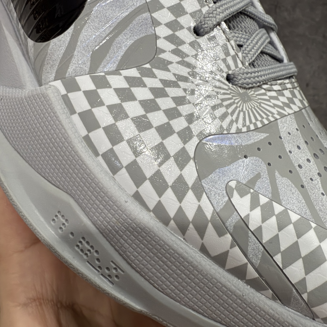 图片[4]-【Star版本】Nike Zoom Kobe 5 Protro \”Zebra\” 白灰斑马 货号：CD4991-003 完美复刻公司货 前掌超大Zoom Turbo气垫 后掌EVA缓震 真正的原汁原味 还原ZP脚感 全身鞋材卡料色独家定制 唯一正确喷漆工艺Swoosh 正确凹凸蛇鳞工艺 正确鞋面渐变效果 内全置真动飞态线 独立原厂模具 最大尺码达到48.5码 首批不拼图大几率过验 亲测已过 支持各种高强度实战 无需担心 上脚价 补货周期极长 脚宽建议买大半码 科比系列前掌偏窄 不影响二次销售 支持七天无理由退换 尺码：40 40.5 41 42 42.5 43 44 44.5 45 45.5 46 47.5 48.5-选品中心