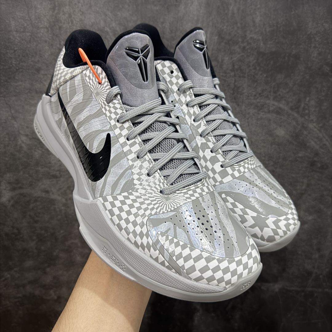 【Star版本】Nike Zoom Kobe 5 Protro \”Zebra\” 白灰斑马 货号：CD4991-003 完美复刻公司货 前掌超大Zoom Turbo气垫 后掌EVA缓震 真正的原汁原味 还原ZP脚感 全身鞋材卡料色独家定制 唯一正确喷漆工艺Swoosh 正确凹凸蛇鳞工艺 正确鞋面渐变效果 内全置真动飞态线 独立原厂模具 最大尺码达到48.5码 首批不拼图大几率过验 亲测已过 支持各种高强度实战 无需担心 上脚价 补货周期极长 脚宽建议买大半码 科比系列前掌偏窄 不影响二次销售 支持七天无理由退换 尺码：40 40.5 41 42 42.5 43 44 44.5 45 45.5 46 47.5 48.5-选品中心