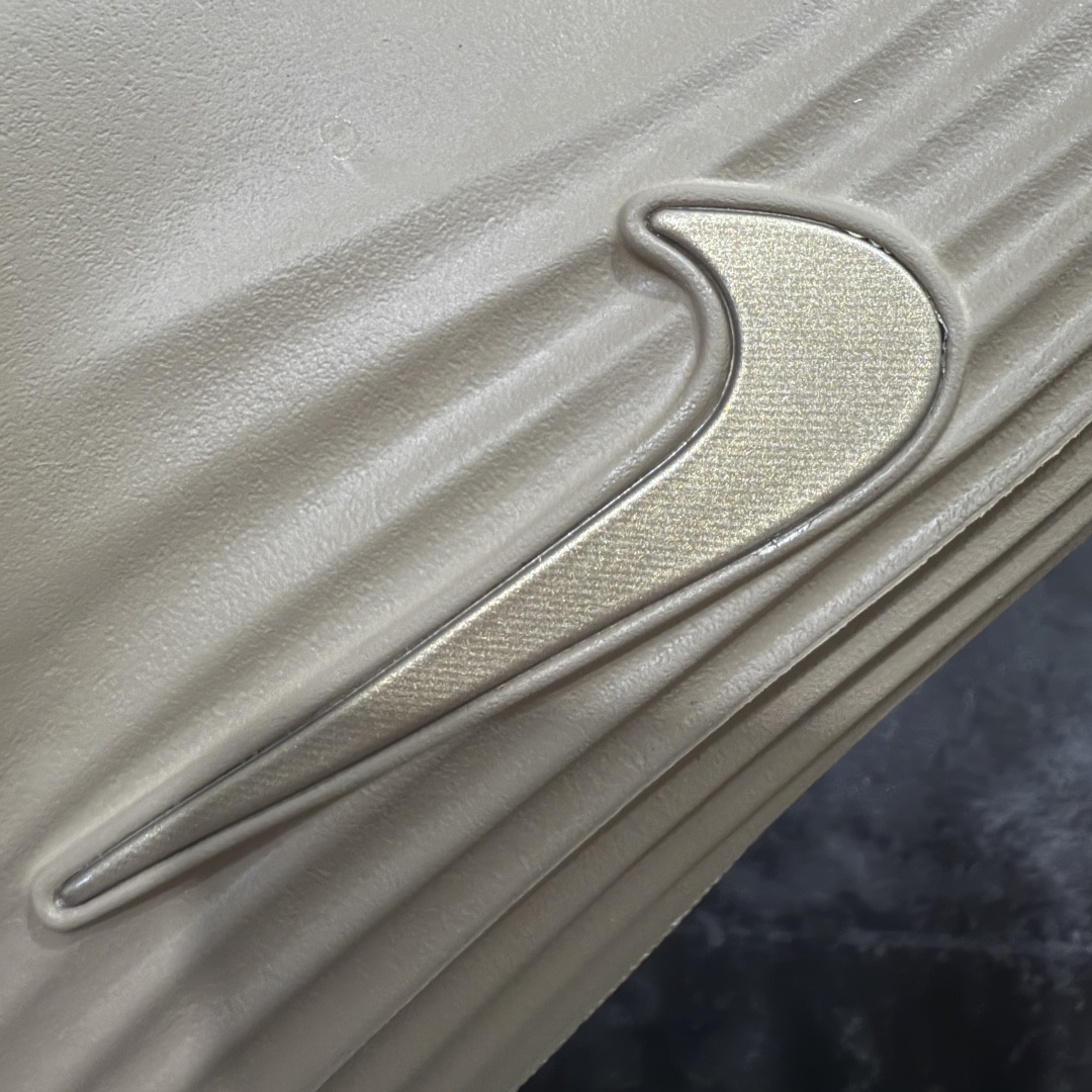 图片[3]-【LW版本】Nike Reactx Rejuven 8 耐克新款夏季沙滩凉鞋拖鞋洞洞鞋 HV5060-200 市场最高版本 没有之一 品质细节远远超越市面版本 欢迎对比 脚感材料都是原版同步 比市场货好太多 正确组合底 超高清洁度 完美版型 区别市面通货 采用质感柔软且出众回弹的 ReactX泡绵，发泡组合大底 脚感十分舒适，缔造非凡舒适的日常穿着体验，助你保持活力。  尺码：36-49.5 建议选大半码到一码-选品中心