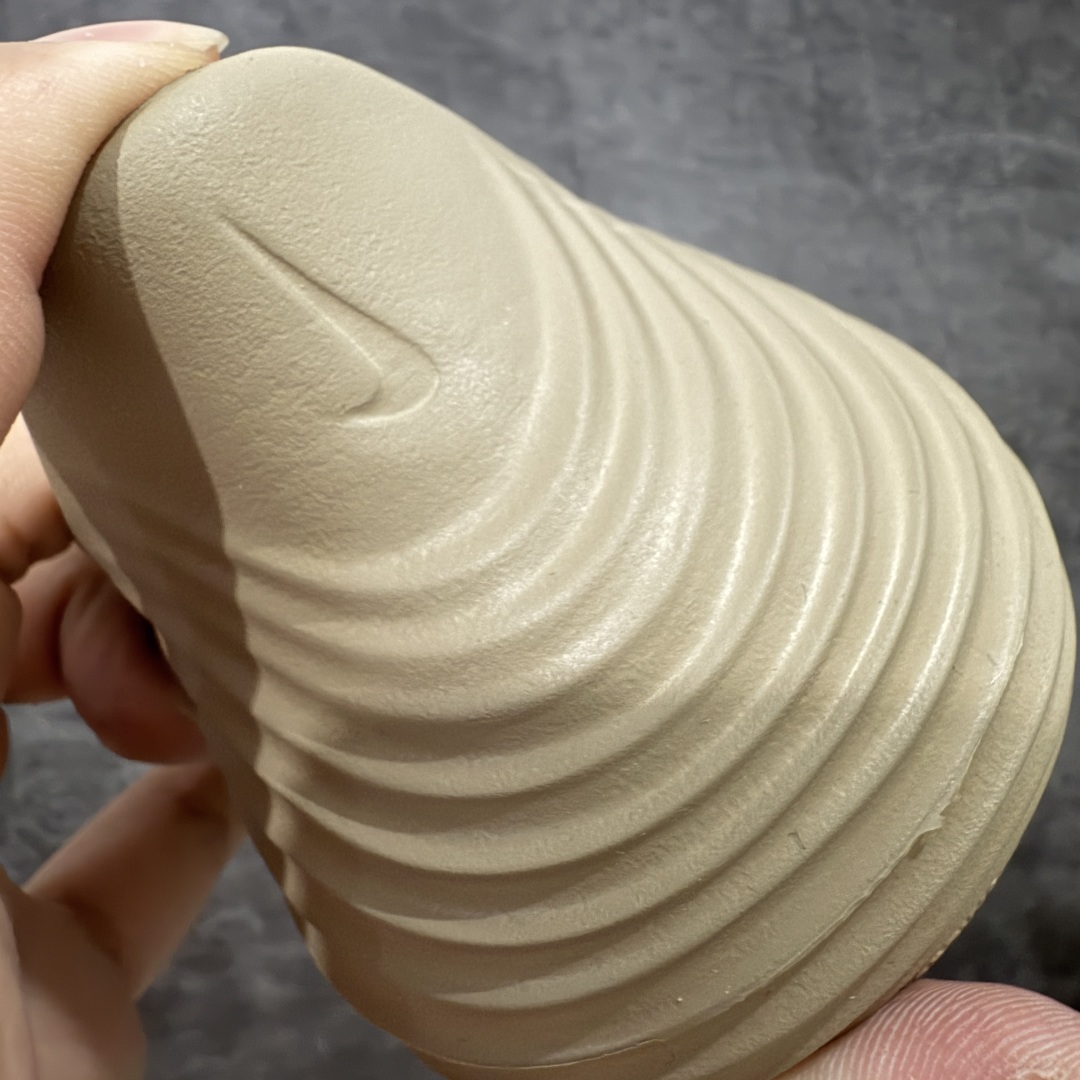 图片[2]-【LW版本】Nike Reactx Rejuven 8 耐克新款夏季沙滩凉鞋拖鞋洞洞鞋 HV5060-200 市场最高版本 没有之一 品质细节远远超越市面版本 欢迎对比 脚感材料都是原版同步 比市场货好太多 正确组合底 超高清洁度 完美版型 区别市面通货 采用质感柔软且出众回弹的 ReactX泡绵，发泡组合大底 脚感十分舒适，缔造非凡舒适的日常穿着体验，助你保持活力。  尺码：36-49.5 建议选大半码到一码-选品中心