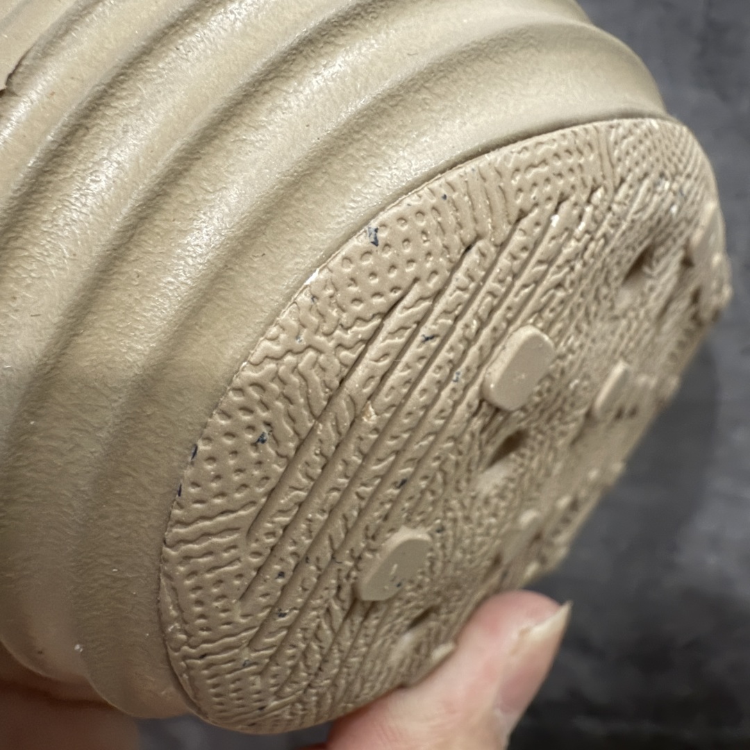 图片[8]-【LW版本】Nike Reactx Rejuven 8 耐克新款夏季沙滩凉鞋拖鞋洞洞鞋 HV5060-200 市场最高版本 没有之一 品质细节远远超越市面版本 欢迎对比 脚感材料都是原版同步 比市场货好太多 正确组合底 超高清洁度 完美版型 区别市面通货 采用质感柔软且出众回弹的 ReactX泡绵，发泡组合大底 脚感十分舒适，缔造非凡舒适的日常穿着体验，助你保持活力。  尺码：36-49.5 建议选大半码到一码-选品中心