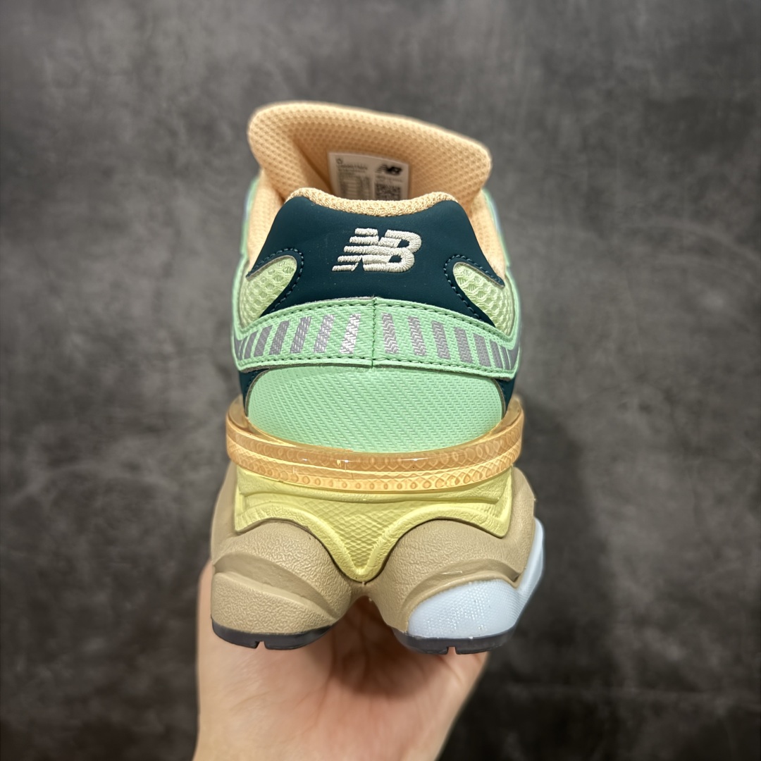 图片[4]-【纯原版】 New Balance NB9060 联名款 复古休闲运动慢跑鞋 黑白色U9060TMA 全套原楦原纸板原厂数据开发 进口三明治网面 原装进口翻毛皮料正确绒感卡色 正确中底拉帮中底网布细节 原厂标裁 带紫光防伪 定制后跟透明水晶模块 冲裁组合 大底贴合程度胶水上色把控完美 整洁度挑战全网艺术家 多道序QC把关品质完善 匠心打造 耗时两个月开发完成 工艺极其复杂难度可想而知 新开独立私模大底 全网唯一正确六层组合大底 高端零售专供产物 尺码：36 37 37.5 38 38.5 39 40 40.5 41 42 42.5 43 44 45 46.5-选品中心