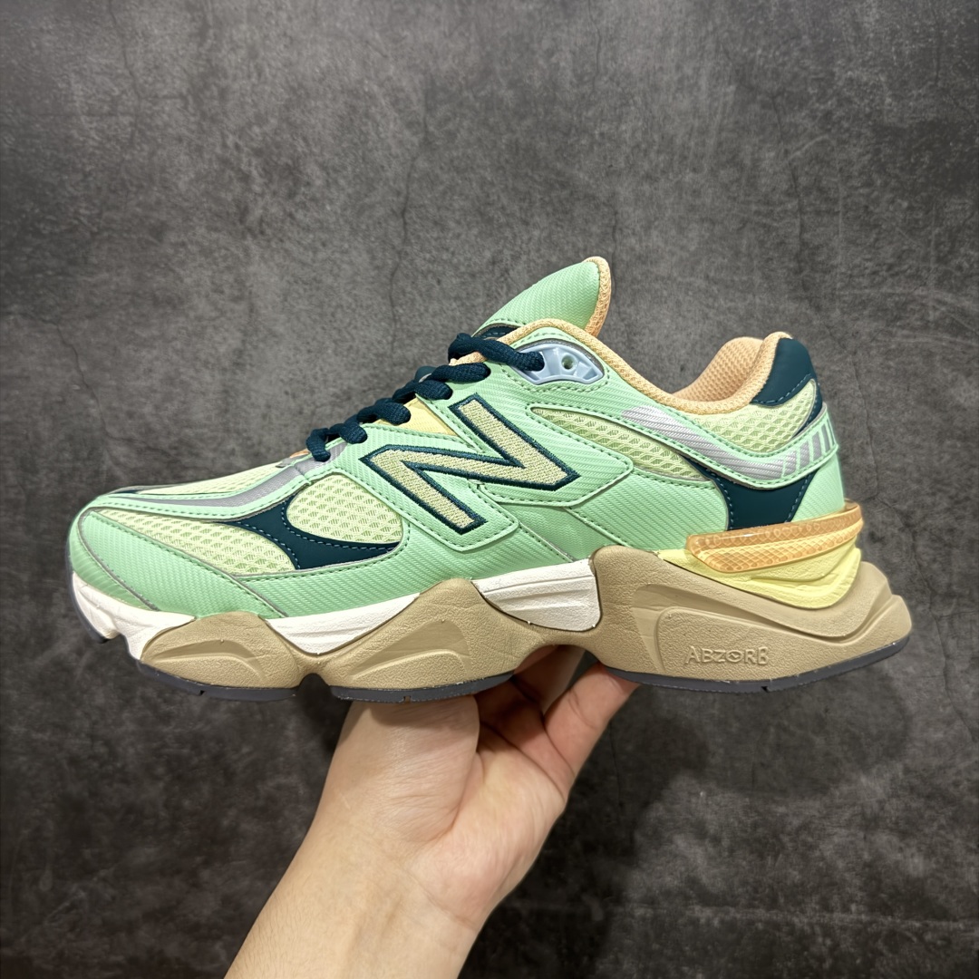 图片[2]-【纯原版】 New Balance NB9060 联名款 复古休闲运动慢跑鞋 黑白色U9060TMA 全套原楦原纸板原厂数据开发 进口三明治网面 原装进口翻毛皮料正确绒感卡色 正确中底拉帮中底网布细节 原厂标裁 带紫光防伪 定制后跟透明水晶模块 冲裁组合 大底贴合程度胶水上色把控完美 整洁度挑战全网艺术家 多道序QC把关品质完善 匠心打造 耗时两个月开发完成 工艺极其复杂难度可想而知 新开独立私模大底 全网唯一正确六层组合大底 高端零售专供产物 尺码：36 37 37.5 38 38.5 39 40 40.5 41 42 42.5 43 44 45 46.5-选品中心