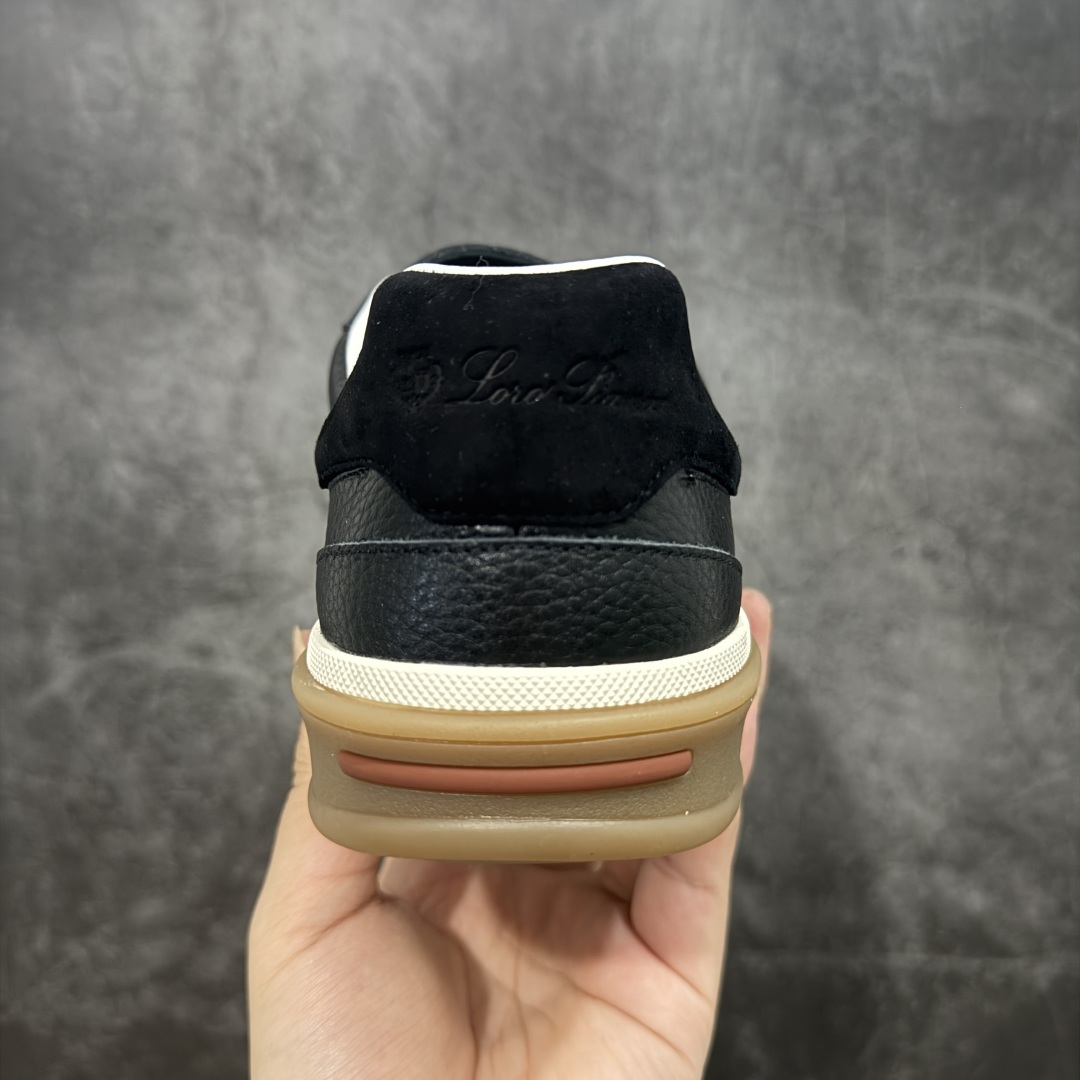图片[4]-【佛山超A版】Loro Piana LP Tennis Walk Low 生活系列低帮复古百搭德训风休闲运动板鞋 意大利顶级奢侈品牌·诺悠翩雅 这款新款绒面革网球鞋采用超低帮设计 适合全年穿着 并具有防水性能 包边鞋底营造轻松迷人的色彩组合 将功能性与低调个性风格和谐融合 打造都市着装的理想鞋履选择 鞋跟处饰以Kummel色嵌片 柔软小牛皮鞋舌 压印LP徽标 棉质鞋带材质 鞋面：牛剖层绒面革 鞋底：橡胶 衬里：牛皮革 尺码： 39 40 41 42 43 44 45-选品中心