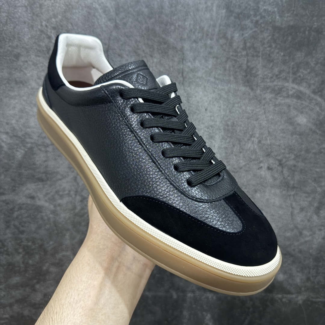 图片[3]-【佛山超A版】Loro Piana LP Tennis Walk Low 生活系列低帮复古百搭德训风休闲运动板鞋 意大利顶级奢侈品牌·诺悠翩雅 这款新款绒面革网球鞋采用超低帮设计 适合全年穿着 并具有防水性能 包边鞋底营造轻松迷人的色彩组合 将功能性与低调个性风格和谐融合 打造都市着装的理想鞋履选择 鞋跟处饰以Kummel色嵌片 柔软小牛皮鞋舌 压印LP徽标 棉质鞋带材质 鞋面：牛剖层绒面革 鞋底：橡胶 衬里：牛皮革 尺码： 39 40 41 42 43 44 45-选品中心