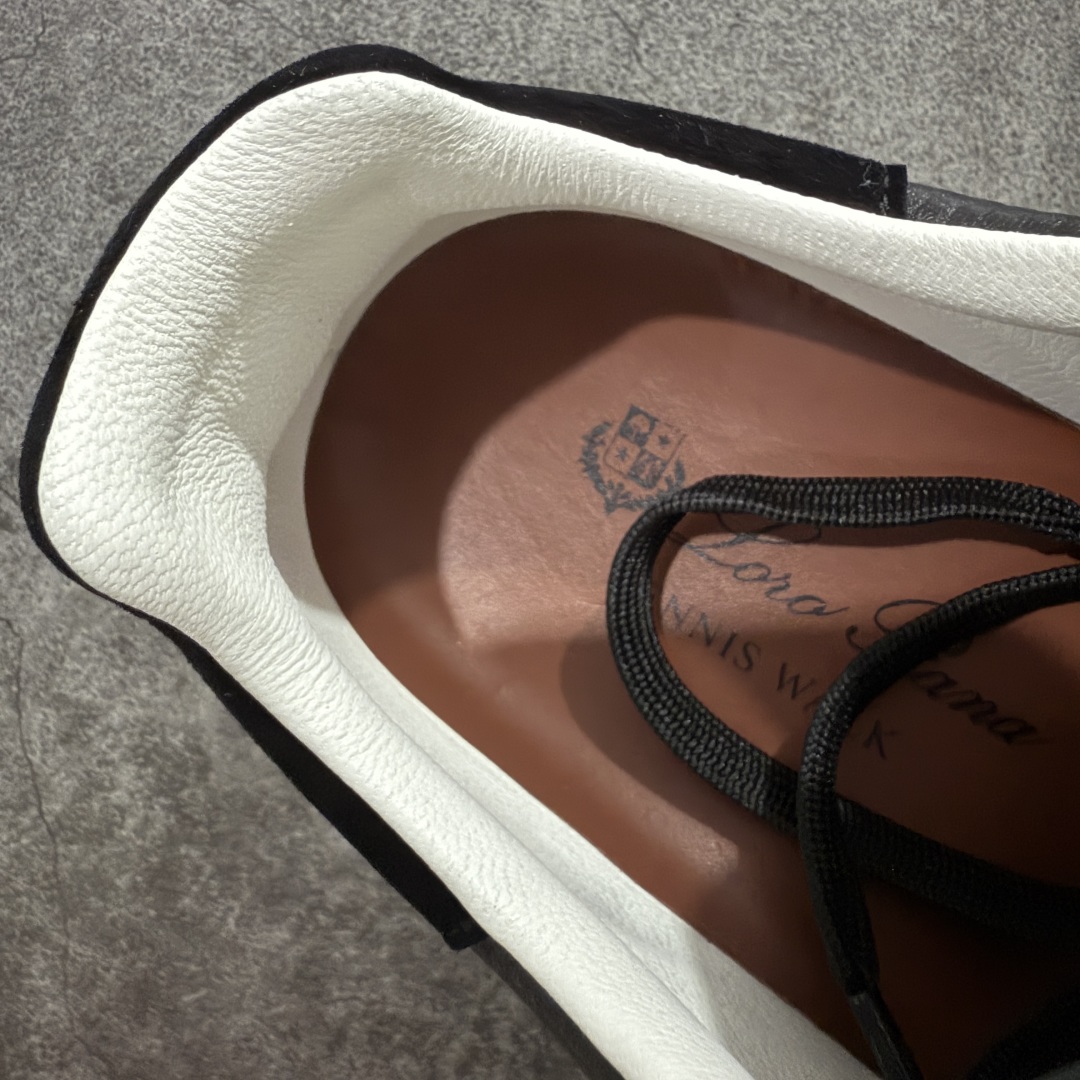 图片[8]-【佛山超A版】Loro Piana LP Tennis Walk Low 生活系列低帮复古百搭德训风休闲运动板鞋 意大利顶级奢侈品牌·诺悠翩雅 这款新款绒面革网球鞋采用超低帮设计 适合全年穿着 并具有防水性能 包边鞋底营造轻松迷人的色彩组合 将功能性与低调个性风格和谐融合 打造都市着装的理想鞋履选择 鞋跟处饰以Kummel色嵌片 柔软小牛皮鞋舌 压印LP徽标 棉质鞋带材质 鞋面：牛剖层绒面革 鞋底：橡胶 衬里：牛皮革 尺码： 39 40 41 42 43 44 45-选品中心