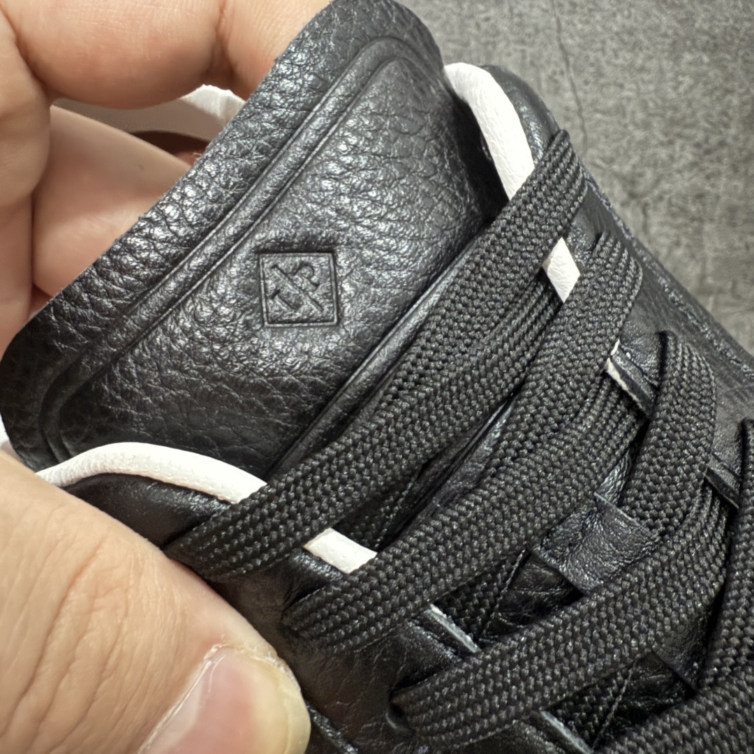 图片[5]-【佛山超A版】Loro Piana LP Tennis Walk Low 生活系列低帮复古百搭德训风休闲运动板鞋 意大利顶级奢侈品牌·诺悠翩雅 这款新款绒面革网球鞋采用超低帮设计 适合全年穿着 并具有防水性能 包边鞋底营造轻松迷人的色彩组合 将功能性与低调个性风格和谐融合 打造都市着装的理想鞋履选择 鞋跟处饰以Kummel色嵌片 柔软小牛皮鞋舌 压印LP徽标 棉质鞋带材质 鞋面：牛剖层绒面革 鞋底：橡胶 衬里：牛皮革 尺码： 39 40 41 42 43 44 45-选品中心