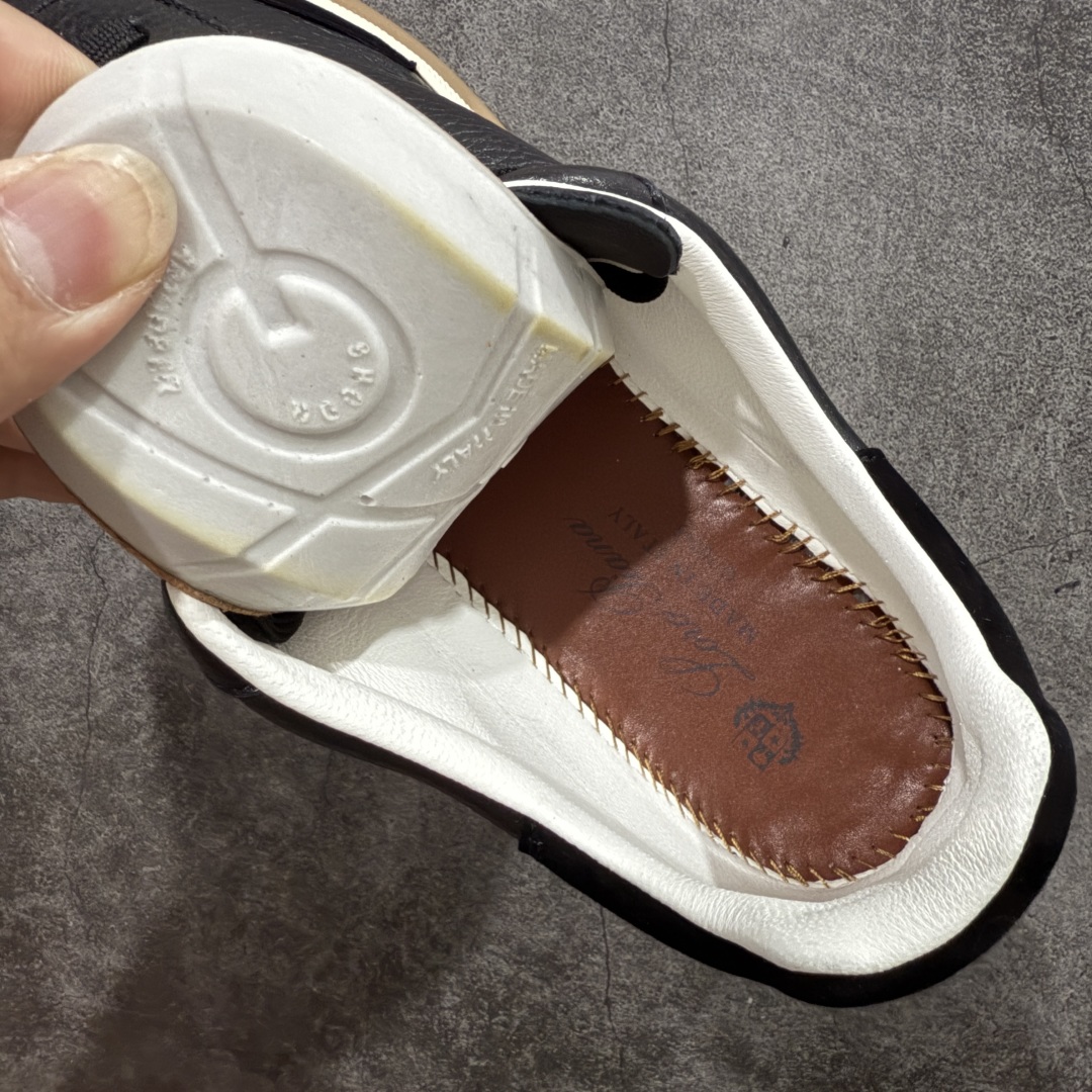 图片[7]-【佛山超A版】Loro Piana LP Tennis Walk Low 生活系列低帮复古百搭德训风休闲运动板鞋 意大利顶级奢侈品牌·诺悠翩雅 这款新款绒面革网球鞋采用超低帮设计 适合全年穿着 并具有防水性能 包边鞋底营造轻松迷人的色彩组合 将功能性与低调个性风格和谐融合 打造都市着装的理想鞋履选择 鞋跟处饰以Kummel色嵌片 柔软小牛皮鞋舌 压印LP徽标 棉质鞋带材质 鞋面：牛剖层绒面革 鞋底：橡胶 衬里：牛皮革 尺码： 39 40 41 42 43 44 45-选品中心