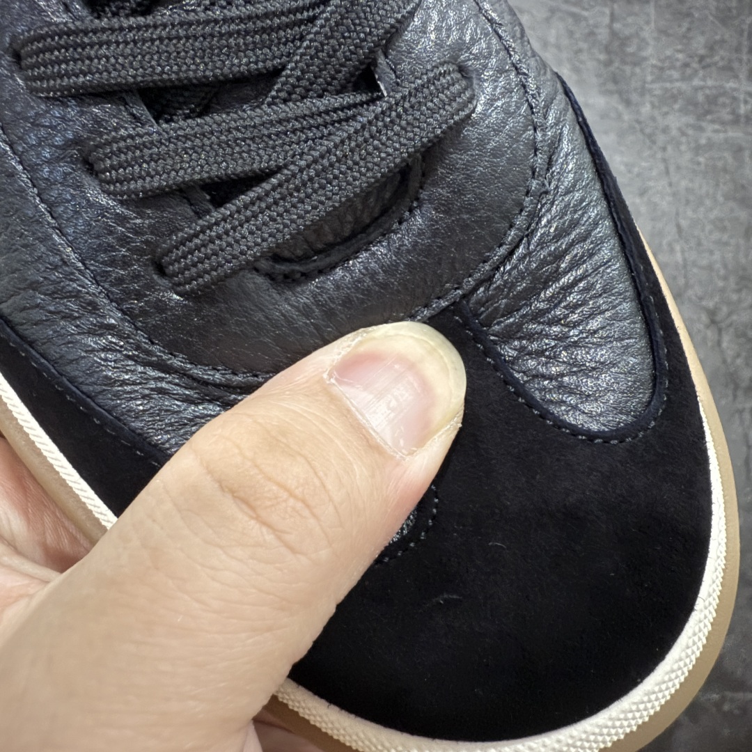 图片[4]-【佛山超A版】Loro Piana LP Tennis Walk Low 生活系列低帮复古百搭德训风休闲运动板鞋 意大利顶级奢侈品牌·诺悠翩雅 这款新款绒面革网球鞋采用超低帮设计 适合全年穿着 并具有防水性能 包边鞋底营造轻松迷人的色彩组合 将功能性与低调个性风格和谐融合 打造都市着装的理想鞋履选择 鞋跟处饰以Kummel色嵌片 柔软小牛皮鞋舌 压印LP徽标 棉质鞋带材质 鞋面：牛剖层绒面革 鞋底：橡胶 衬里：牛皮革 尺码： 39 40 41 42 43 44 45-选品中心