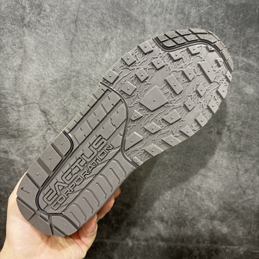 图片[9]-【外贸纯原版】Travis Scott x Nike Air Max 1 \”Saturn Gold\”\’ 复古休闲跑步鞋 小麦色 倒钩 货号：DO9392-700 外贸大厂全新开发出品 多次改良 品质细节完美升级出货 全新原楦档案原纸版数据开发版型 采用同源一致Prime Asia原厂丝光头层磨砂皮革饰片组合原装三明治网布物料 麂皮绒感刷色感十足 原厂材质纯手工复杂串珠效果倒钩子 正确二次成型\’猛帮\’成型工艺❌区别市面版本 升级回弹PU缓震中底材质 全新独家开模底纹橡胶鞋底 尺码：36 36.5 37.5 38 38.5 39 40 40.5 41 42 42.5 43 44 44.5 45 46 47.5（女码后期出货）-选品中心