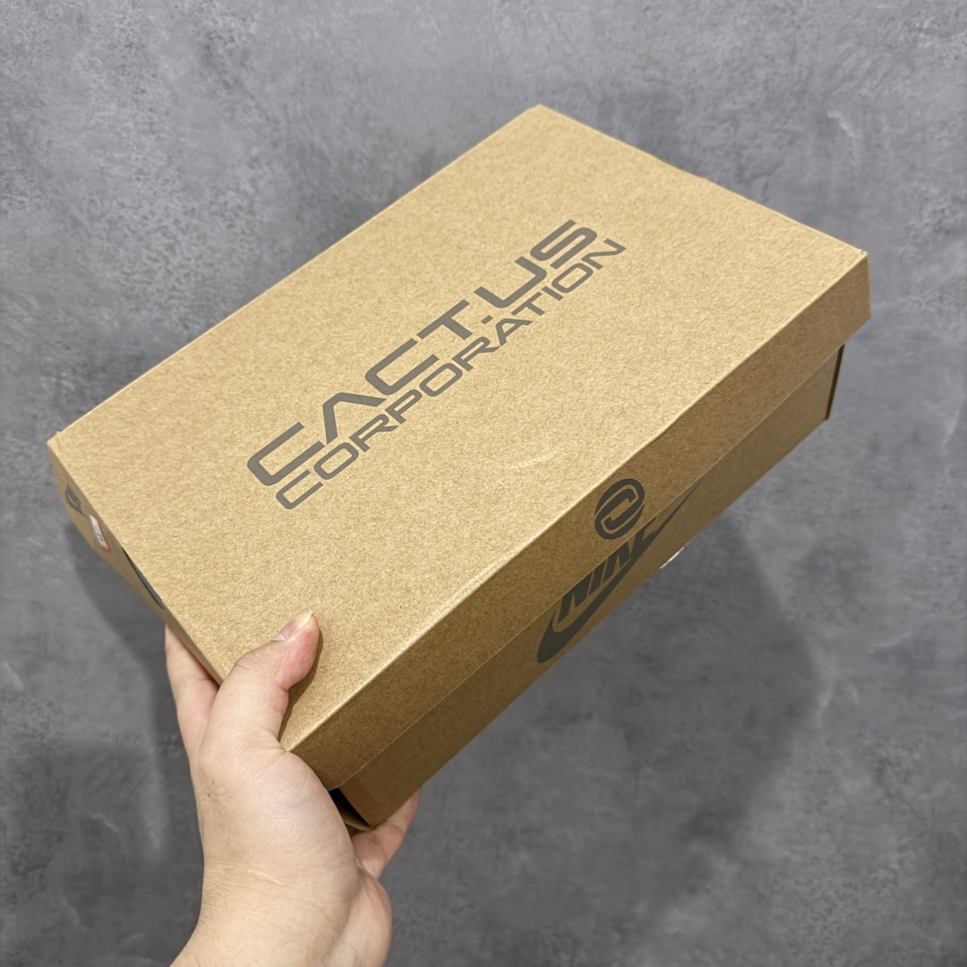 图片[9]-【外贸纯原版】Travis Scott x Nike Air Max 1 TS复古休闲跑步鞋 巴洛克棕卡其色 倒钩 货号：DO9392-200 外贸大厂全新开发出品 多次改良 品质细节完美升级出货 全新原楦档案原纸版数据开发版型 采用同源一致Prime Asia原厂丝光头层磨砂皮革饰片组合原装三明治网布物料 麂皮绒感刷色感十足 原厂材质纯手工复杂串珠效果倒钩子 正确二次成型\’猛帮\’成型工艺❌区别市面版本 升级回弹PU缓震中底材质 全新独家开模底纹橡胶鞋底 尺码：36 36.5 37.5 38 38.5 39 40 40.5 41 42 42.5 43 44 44.5 45 46 47.5（女码后期出货）-选品中心