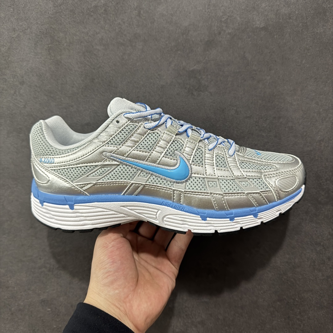 【纯原版】Nike P-6000 Premium系列低帮复古老爹风休闲运动舒适慢跑鞋 CD6404-025 男女鞋真标半码制 升级原楦原纸版数据开发版型 采用硬质牛剖革组合透气网面材质 正确3层组织中底搭载EVA轻量缓震嵌入双层革新物料鞋垫,外置防滑耐磨橡胶底片❗ 尺码:36 36.5 37.5 38 38.5 39 40 40.5 41 42 42.5 43 44 44.5 45 46 47-选品中心