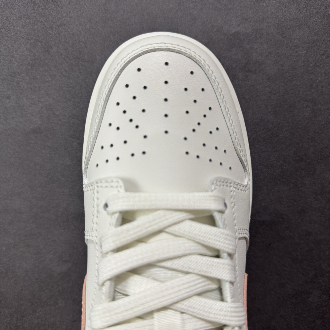 
【YC纯原】NK Dunk Low 桃之夭夭 W-015 
当夏风佛过针脚，Swoosh 便成了枝头颤