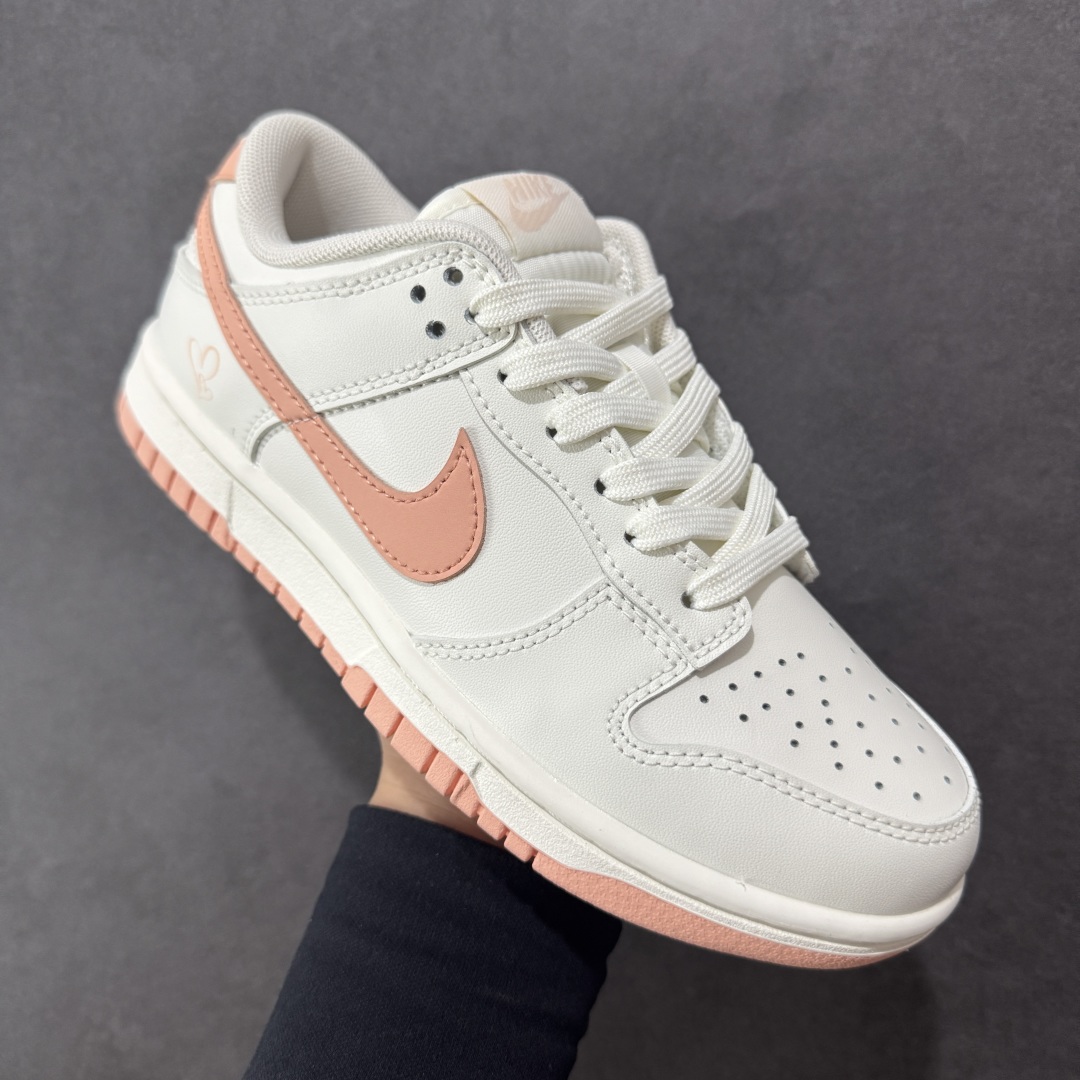 
【YC纯原】NK Dunk Low 桃之夭夭 W-015 
当夏风佛过针脚，Swoosh 便成了枝头颤