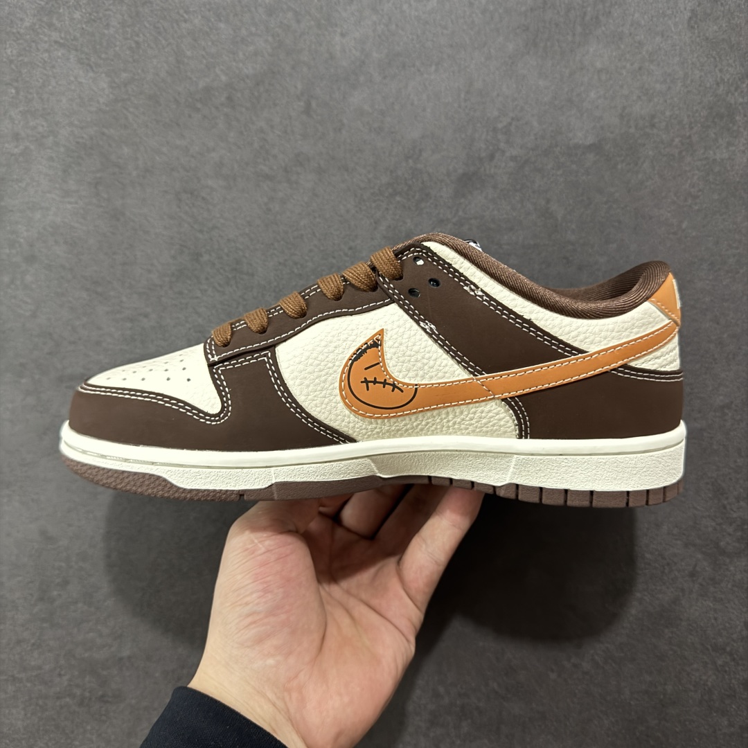 图片[2]-【定制版】Nike SB Dunk Low 深棕鬼脸 周年高端定制 低帮休闲板鞋 KK1333-034  原楦头原纸板 原装鞋盒 定制五金配件 内置全掌气垫 原厂鞋底  尺码：36 36.5 37.5 38 38.5 39 40 40.5 41 42 42.5 43 44 44.5 45-选品中心
