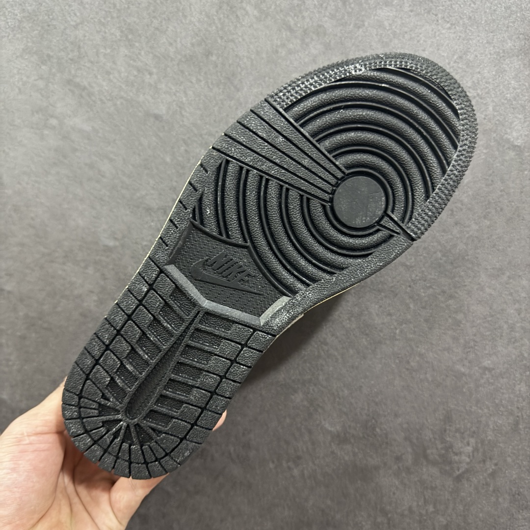 图片[9]-【定制版】AIR JORDAN 1 LOW“灰黑巴宝莉定制款” 个性的设计风格以及品牌的经典元素 使其成为一双具有独特身份和价值的鞋子 清新而立体的外观加上联名标识更突出了其独特身份 这种配色方案显示出活力和时尚感 在视觉上引人注目 鞋身的质感和细腻的细节处理使其显得高端而格调十足 这款“SB”联名是设计与创意完美结合 融合多方的个性风格是一款备受瞩目的潮流鞋款 低帮休闲板鞋 定制鞋盒 大厂纯原品质出货 超高清洁度 皮料切割干净无任何毛边 细节完美 货号：XX2416-016 尺码： 36 36.5 37.5 38 38.5 39 40 40.5 41 42 42.5 43 44 44.5 45-选品中心