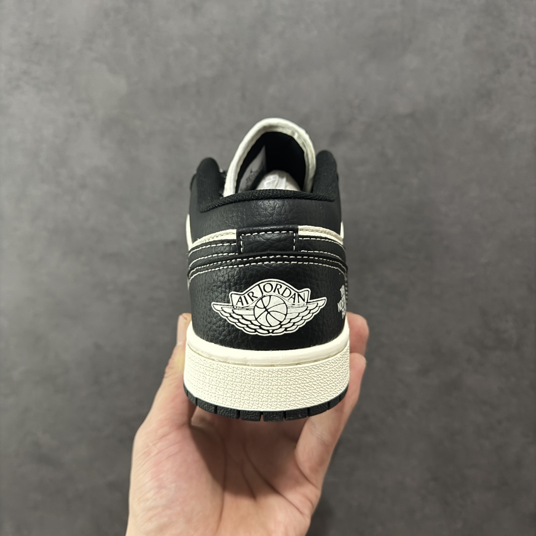 图片[4]-【定制版】Air Jordan 1 Low AJ1乔1低帮北面联名同步官方配色 市场唯一独家头层皮打造 原鞋原档案开发 原厂皮料 原档冲孔鞋头 正确满胶鞋垫 四线拉帮 原厂织唛标 鞋舌高弹海绵填充 货号：XX2418-018 尺码：36 36.5 37 38 38.5 39 40 40.5 41 42 42.5 43 44 44.5 45-选品中心