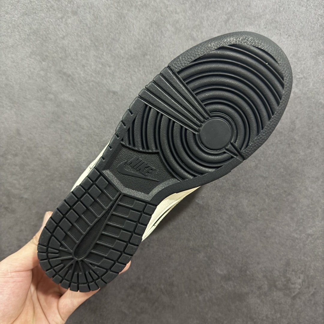 图片[9]-【定制版】Nike SB Dunk Low x BURBERRY 白黑 纯原大厂出品 极力推荐👏 原装头层材料 独家版型蒸餾加工 帶來的是更好的视觉和脚感体验 大厂纯原品质出货 清洁度 电绣工艺 皮料切割干净无任何毛边 细节完美 货号：XD1588 218 尺码：36 36.5 37.5 38 38.5 39 40 40.5 41 42 42.5 43 44 44.5 45-选品中心