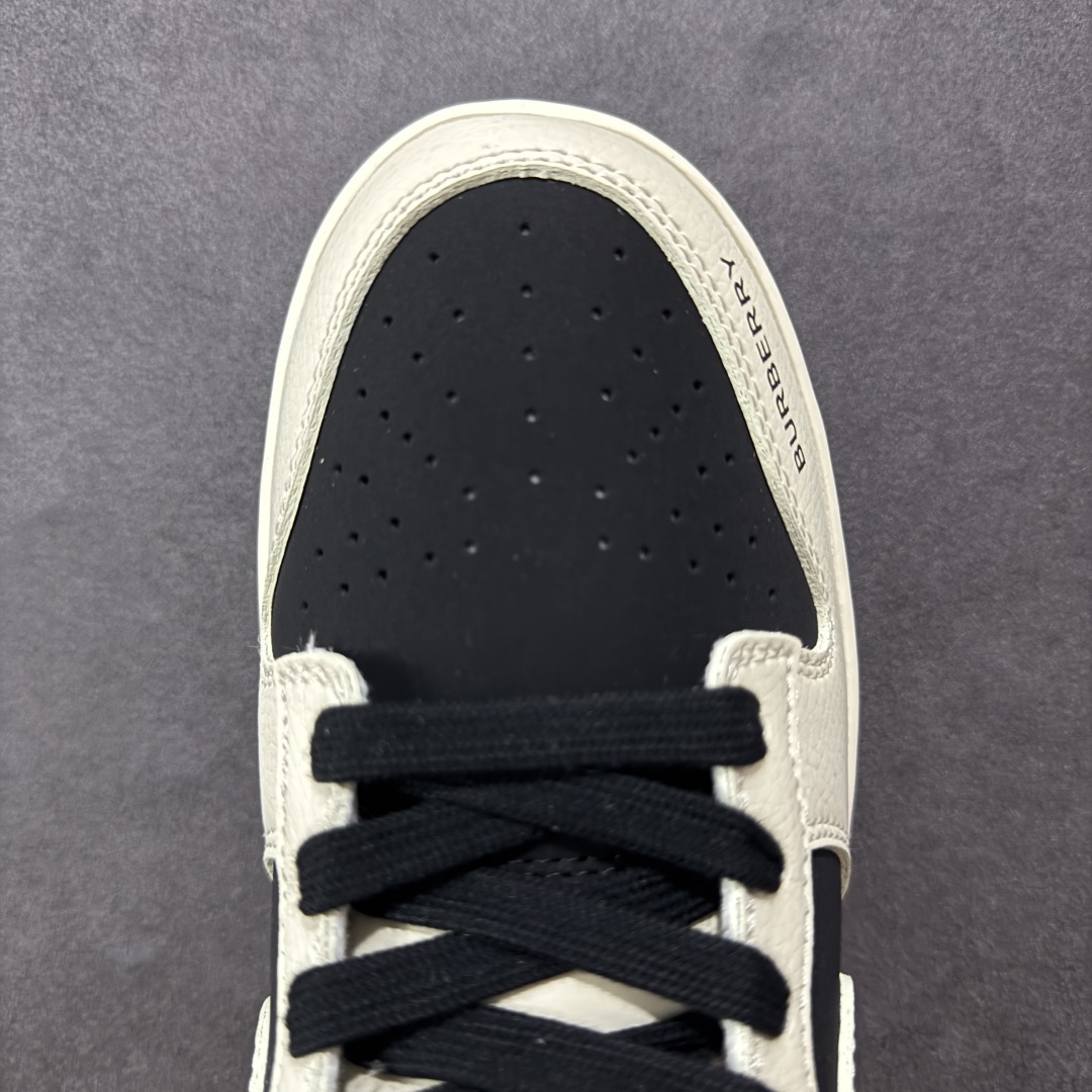 图片[8]-【定制版】Nike SB Dunk Low x BURBERRY 白黑 纯原大厂出品 极力推荐👏 原装头层材料 独家版型蒸餾加工 帶來的是更好的视觉和脚感体验 大厂纯原品质出货 清洁度 电绣工艺 皮料切割干净无任何毛边 细节完美 货号：XD1588 218 尺码：36 36.5 37.5 38 38.5 39 40 40.5 41 42 42.5 43 44 44.5 45-选品中心