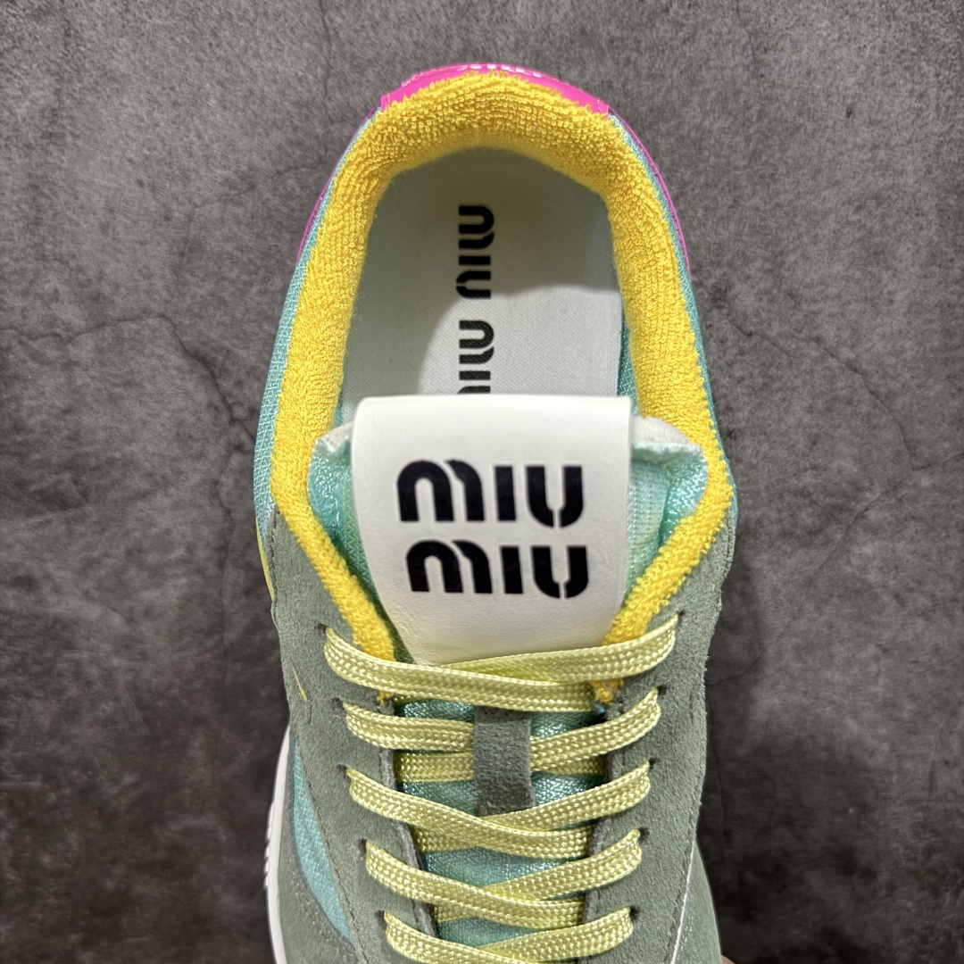 图片[8]-【HZ渠道纯原】MIU MIU缪缪 Gymnasium 绒面革 圆头系带 薄底鞋 低帮 生活休闲鞋 女款 黄绿色 私人订单 原版开发打造 区别市场所有版本 一切细节均对标原版 皮料 面料 大底均与原版对比无差别 无任何色差 欢迎对比 市场最高版 尺码：36-44-选品中心