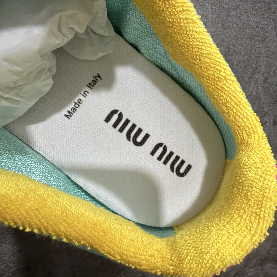 图片[7]-【HZ渠道纯原】MIU MIU缪缪 Gymnasium 绒面革 圆头系带 薄底鞋 低帮 生活休闲鞋 女款 黄绿色 私人订单 原版开发打造 区别市场所有版本 一切细节均对标原版 皮料 面料 大底均与原版对比无差别 无任何色差 欢迎对比 市场最高版 尺码：36-44-选品中心