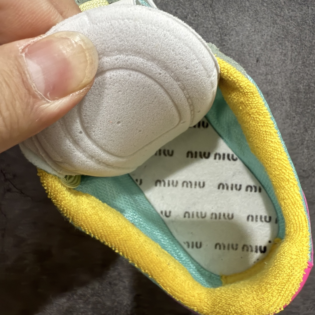 图片[8]-【HZ渠道纯原】MIU MIU缪缪 Gymnasium 绒面革 圆头系带 薄底鞋 低帮 生活休闲鞋 女款 黄绿色 私人订单 原版开发打造 区别市场所有版本 一切细节均对标原版 皮料 面料 大底均与原版对比无差别 无任何色差 欢迎对比 市场最高版 尺码：36-44-选品中心