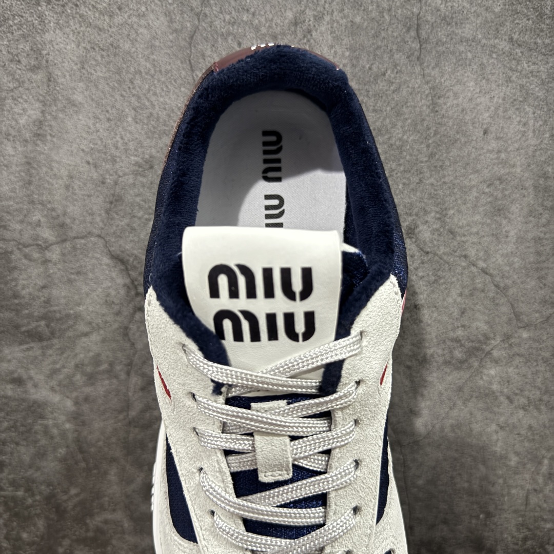 图片[8]-【HZ渠道纯原】MIU MIU缪缪 Gymnasium 绒面革 圆头系带 薄底鞋 低帮 生活休闲鞋 女款 蓝红色 私人订单 原版开发打造 区别市场所有版本 一切细节均对标原版 皮料 面料 大底均与原版对比无差别 无任何色差 欢迎对比 市场最高版 尺码：36-44-选品中心